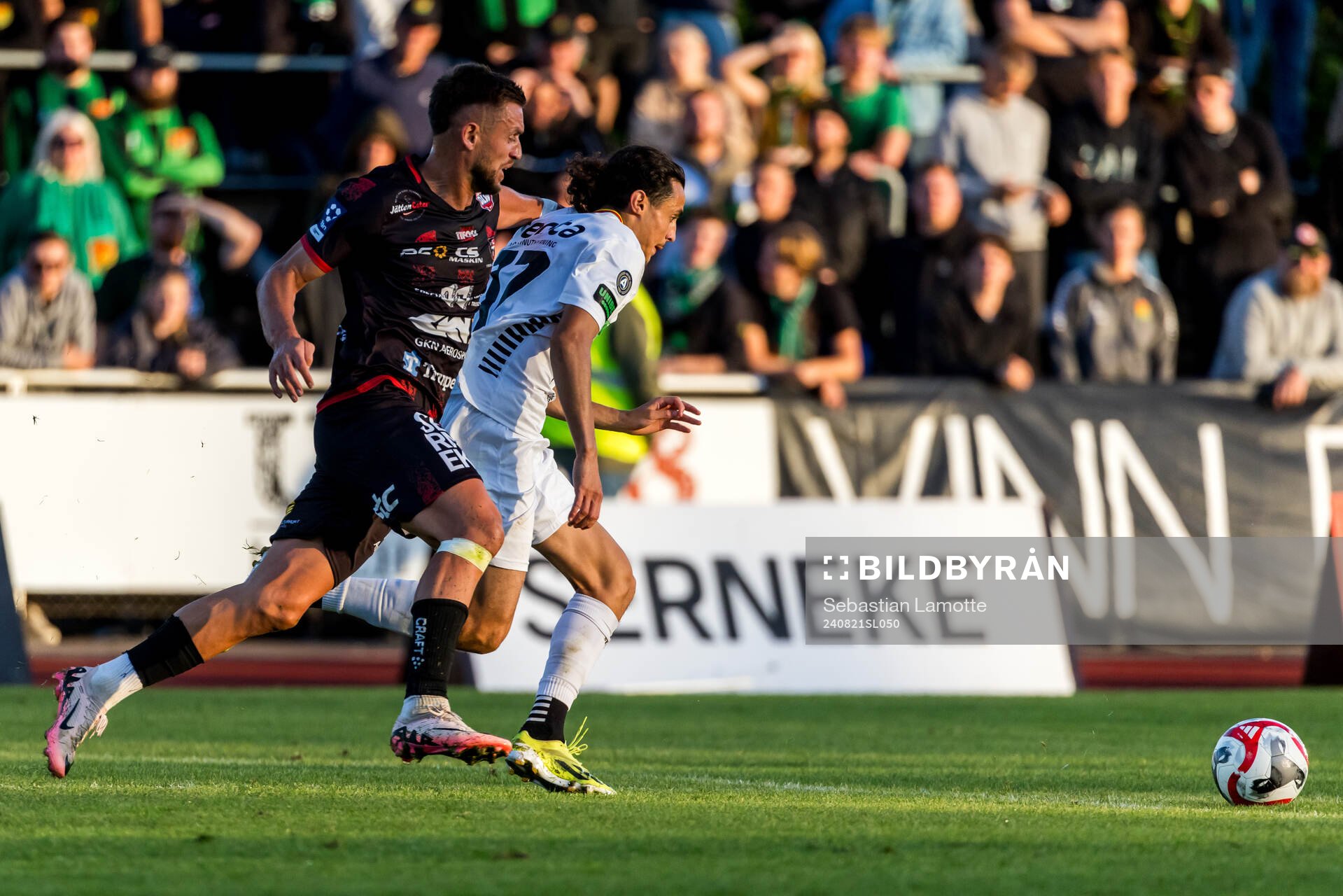 Trollhättans Argjend Malaj och GAIS Amin Boudri under fotbollsmatchen i Svenska Cupen mellan Trollhättan och GAIS den 21 augusti 2024 i Trollhättan.