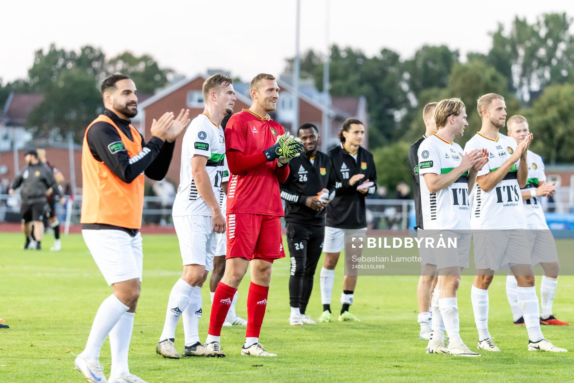 GAIS spelare jublar efter fotbollsmatchen i Svenska Cupen mellan Trollhättan och GAIS den 21 augusti 2024 i Trollhättan. 
