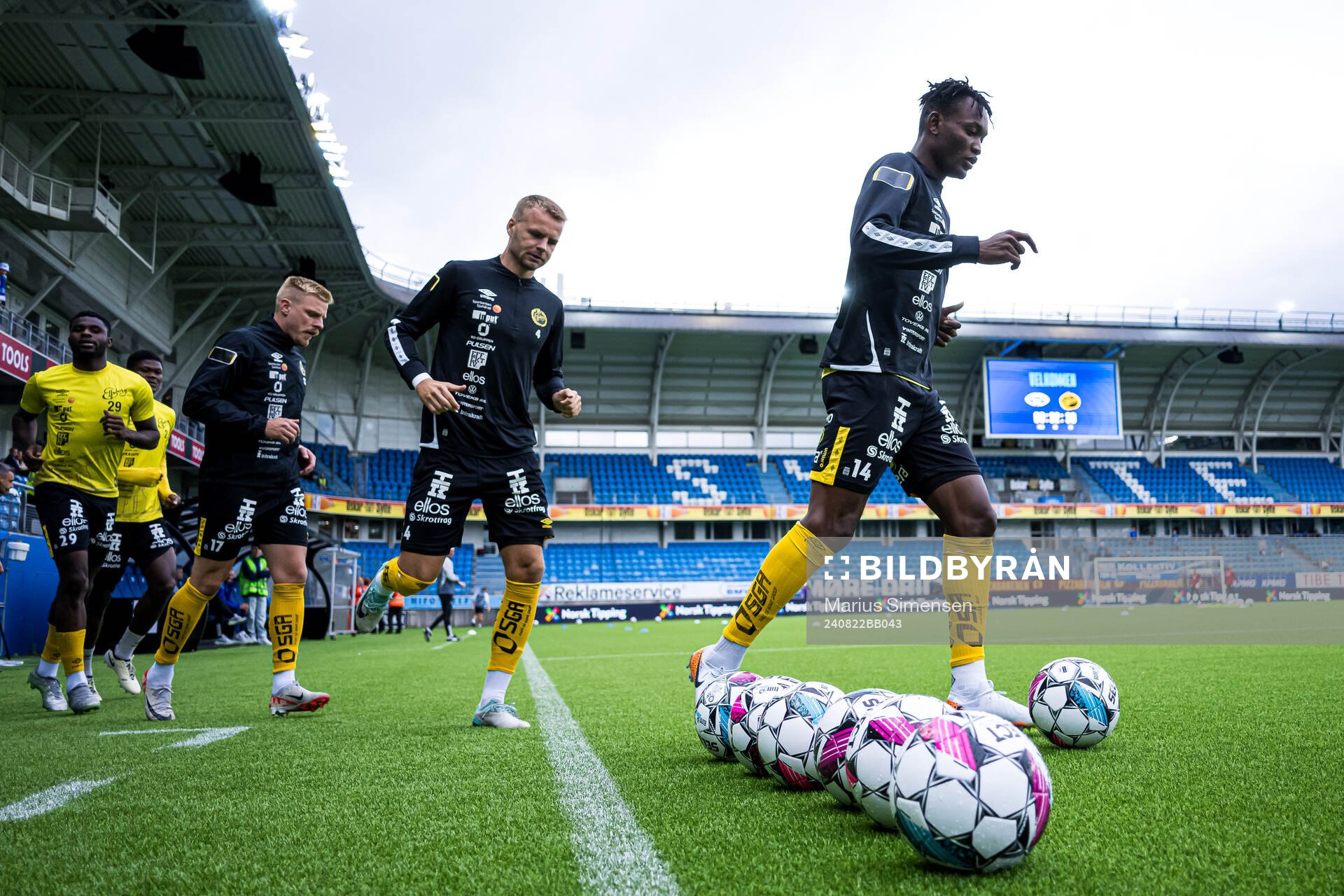 Gustav Henriksson and Jalal Abdullai of Elfsborg warms up
