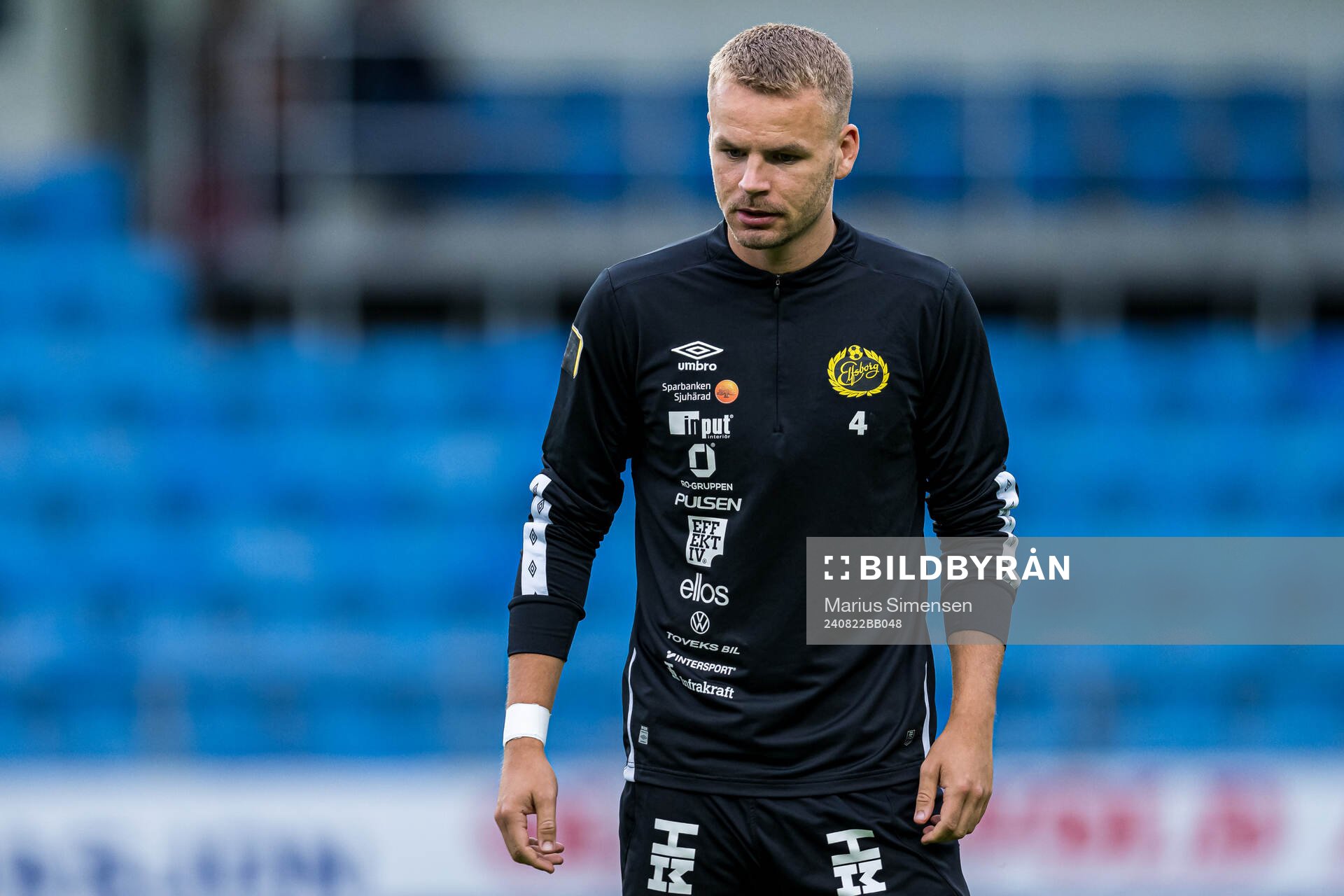 Gustav Henriksson of Elfsborg warms up