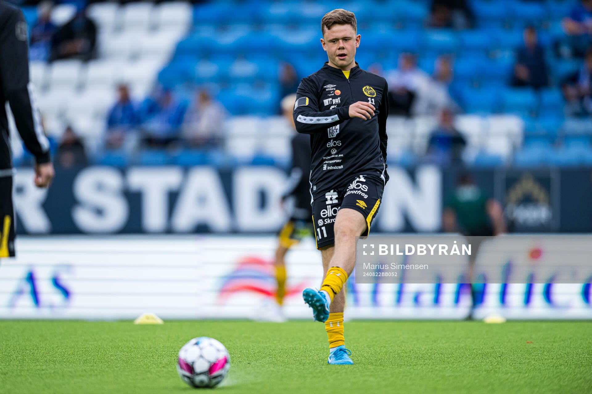 Eggert Aron Guðmundsson of Elfsborg warms up