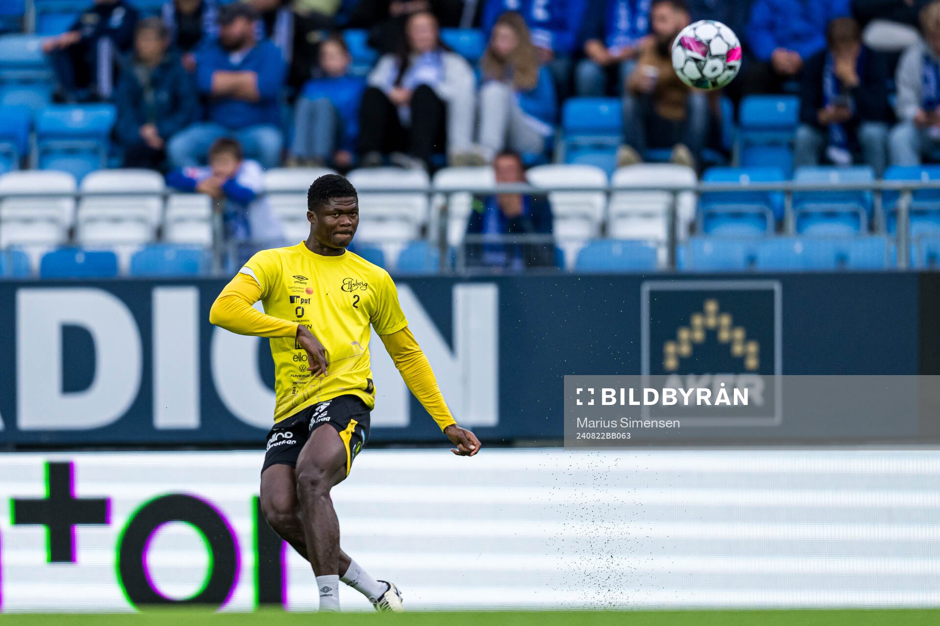 Terry Yegbe of Elfsborg warms up