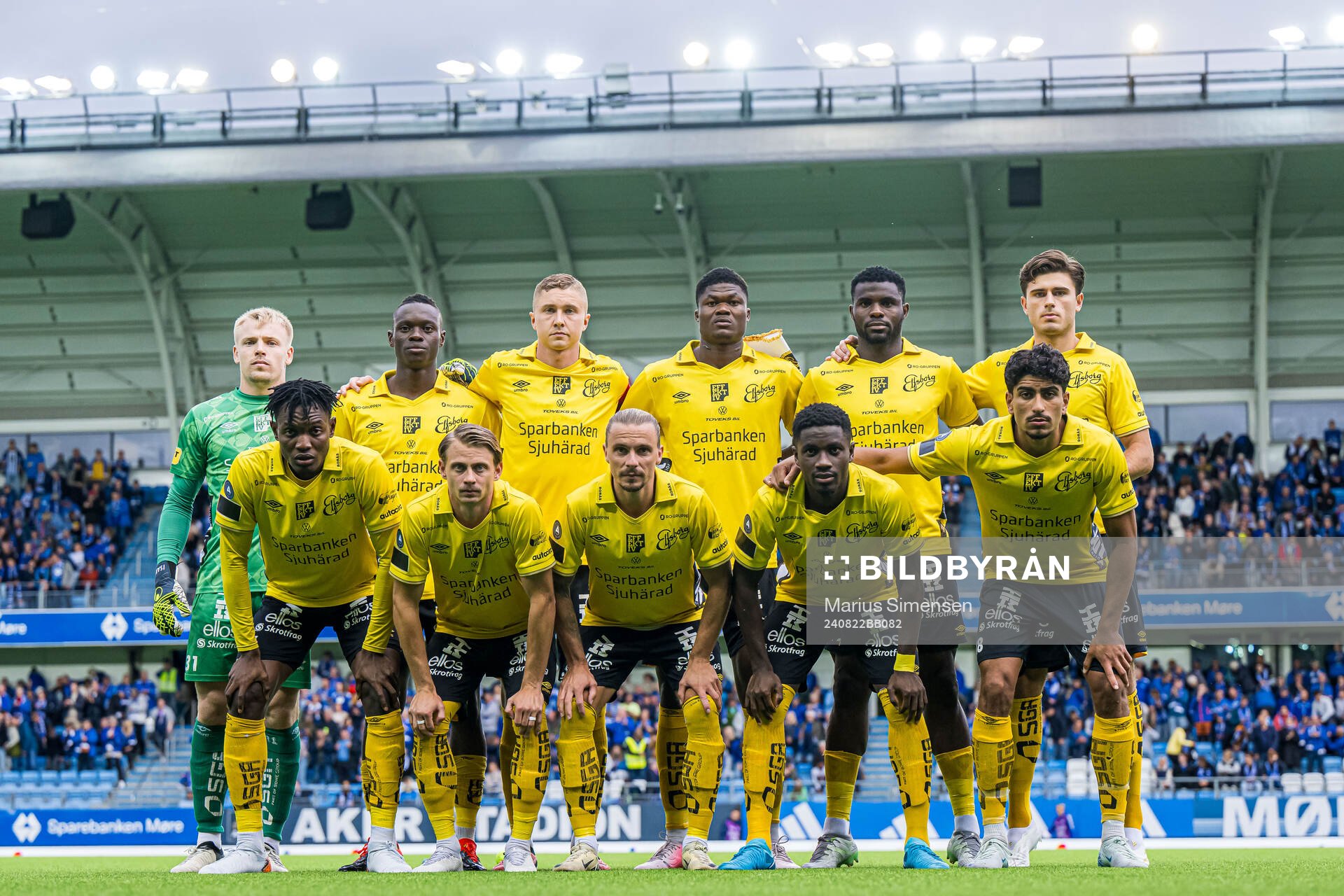 The starting eleven of Elfsborg poses for a team group photo