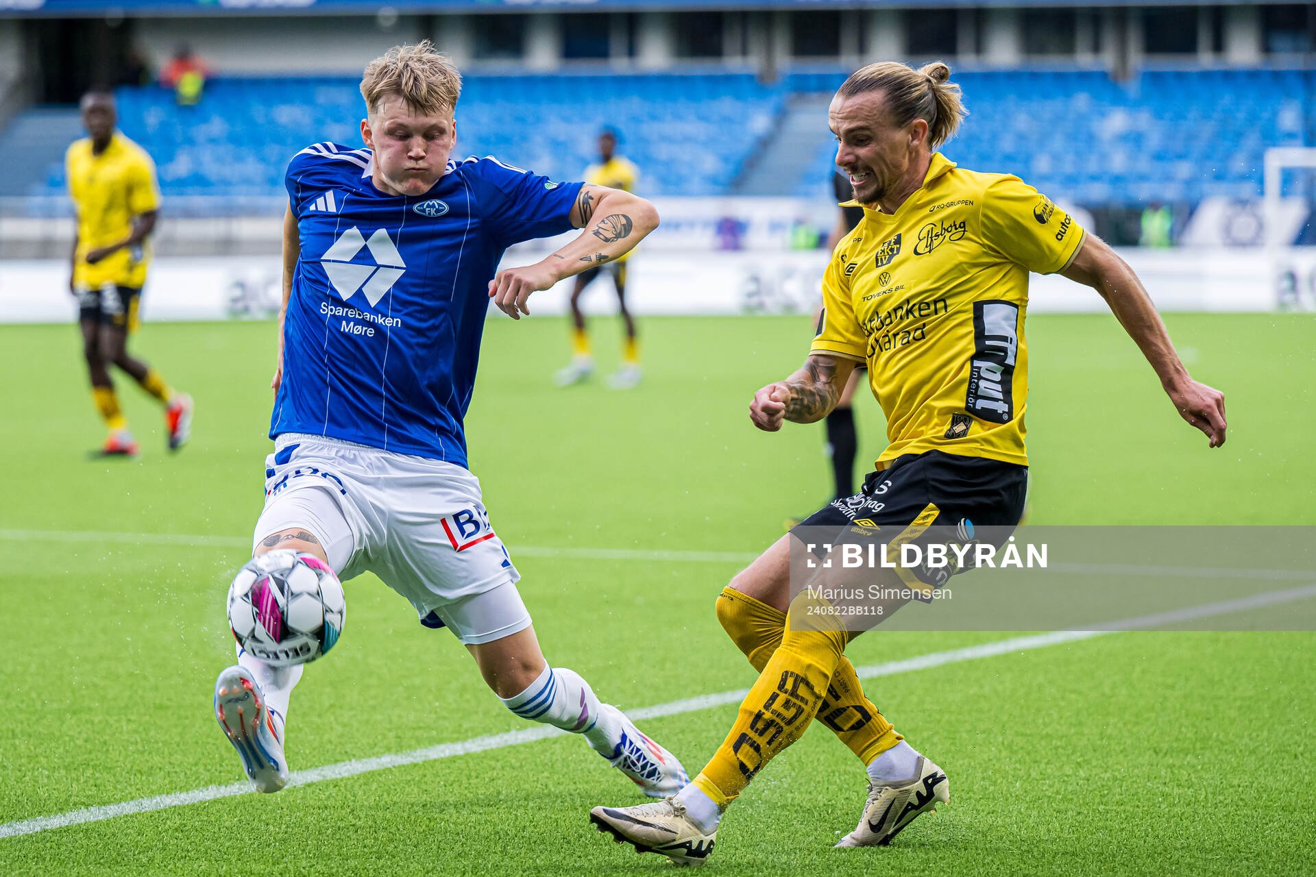 Halldor Stenevik of Molde and Niklas Hult of Elfsborg