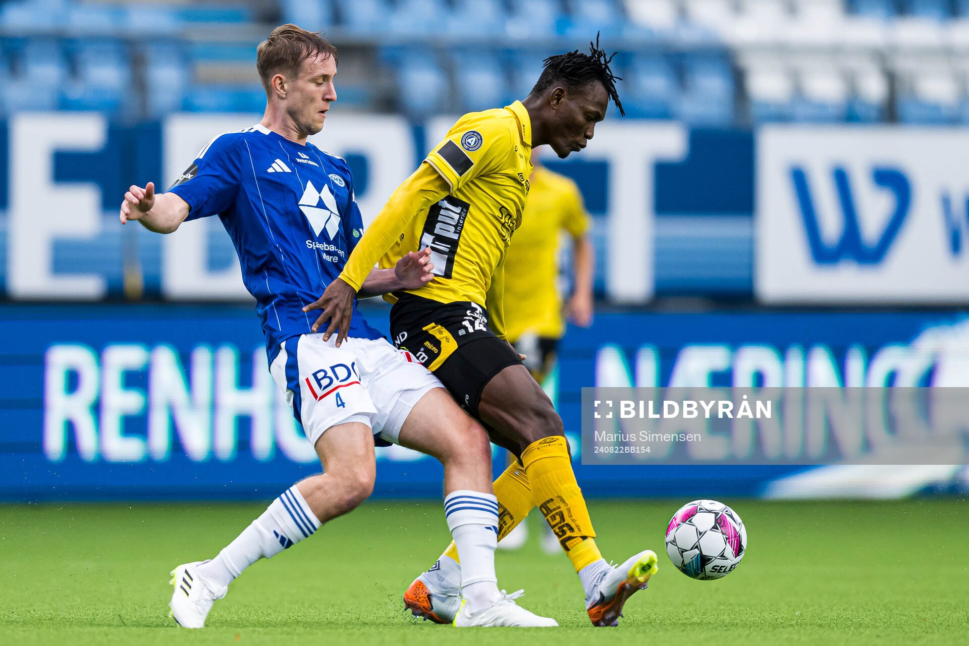 Valdemar Lund Jensen of Molde and Jalal Abdullai of Elfsborg during the UEFA Europa League play-off match between Molde and Elfsborg on August 22, 2024 in Molde.