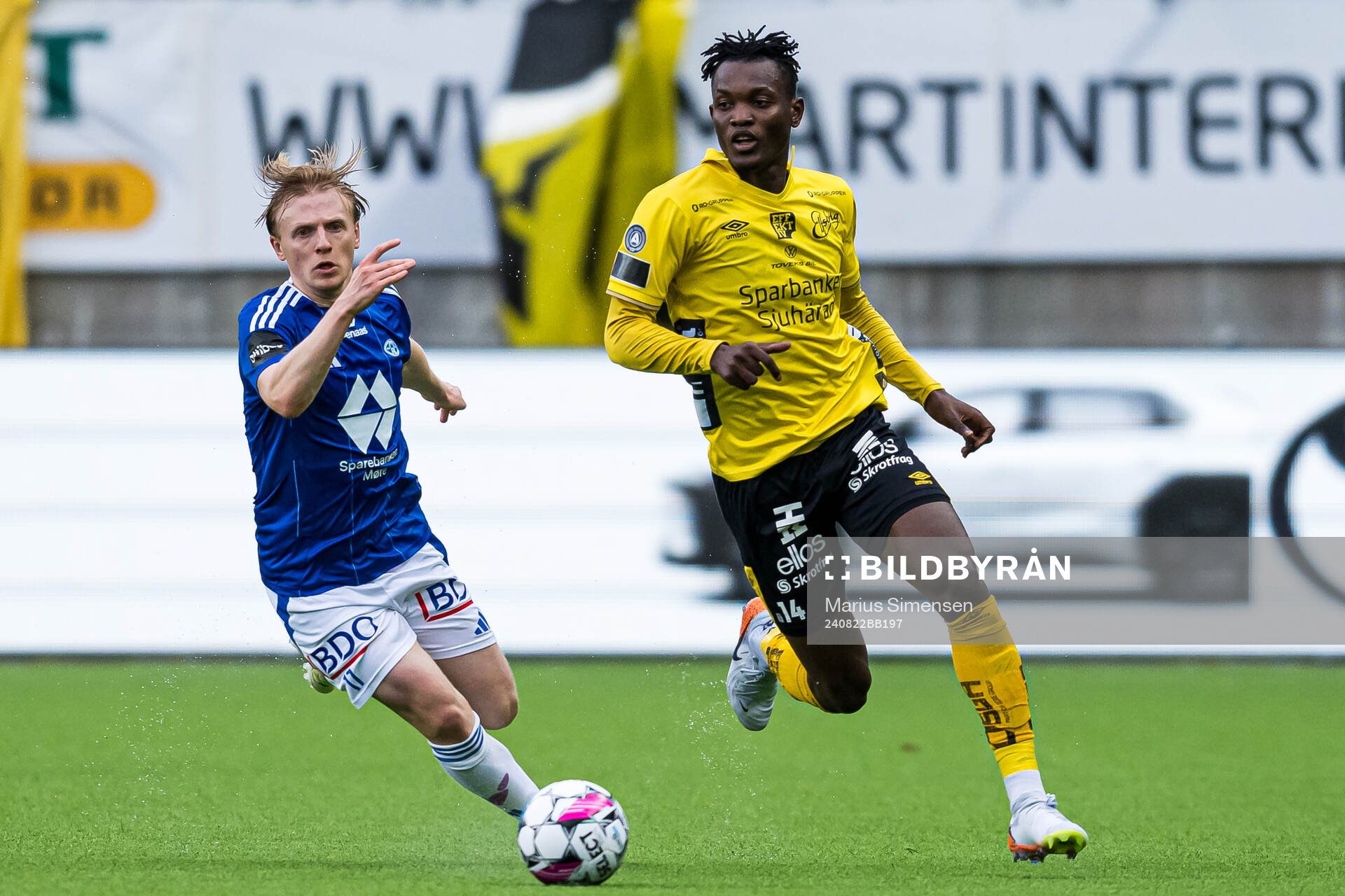 Mats Møller Dæhli of Molde and Jalal Abdullai of Elfsborg