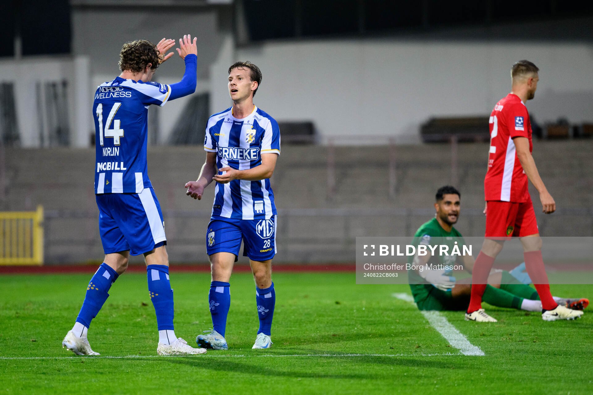 IFK Göteborgs Gustaf Norlin och Lucas Kåhed jublar