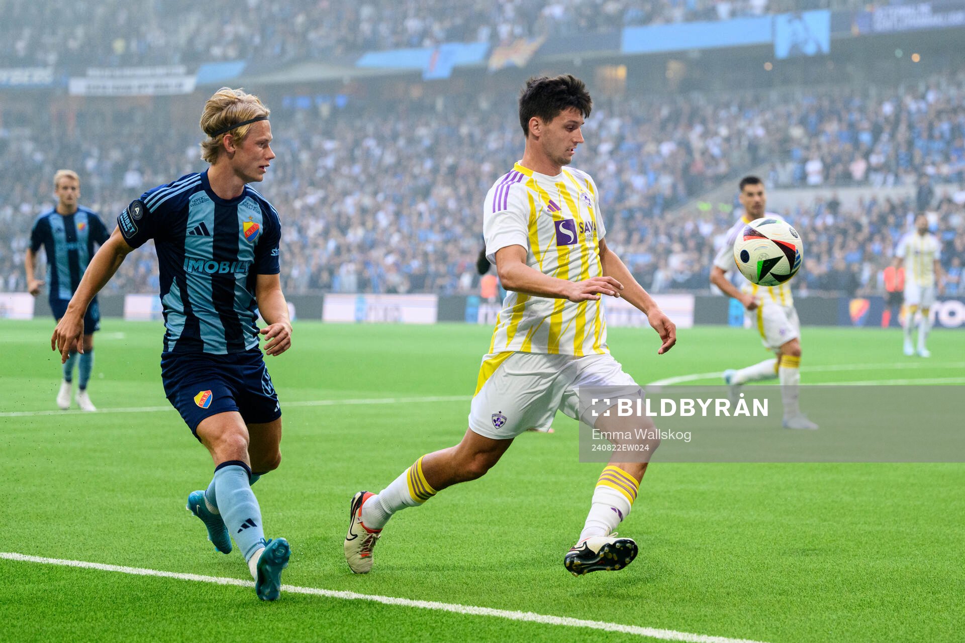 Tobias Gulliksen of Djurgården and Sven Karic of Maribor