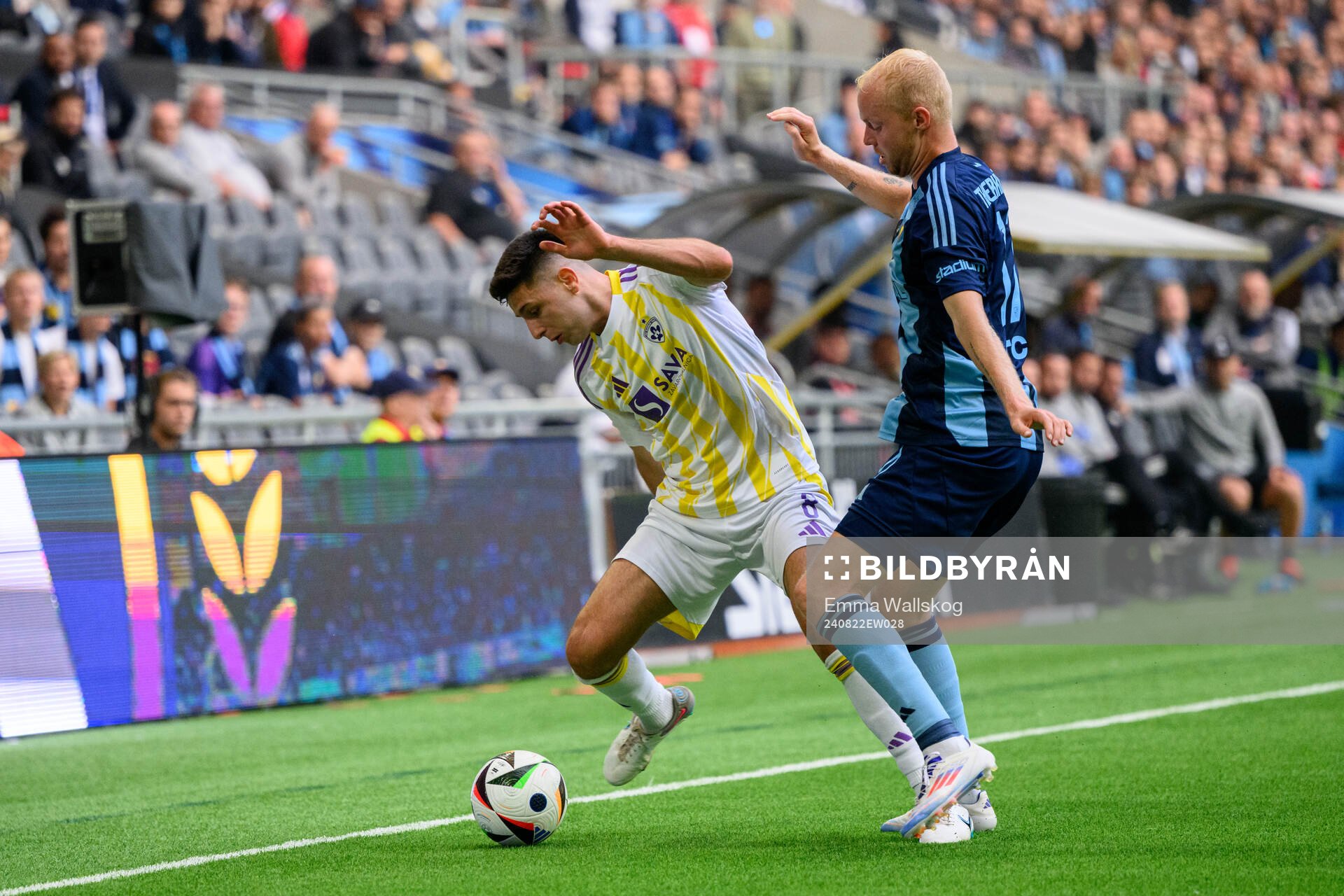 Marko Božic of Maribor and Peter Therkildsen of Djurgården