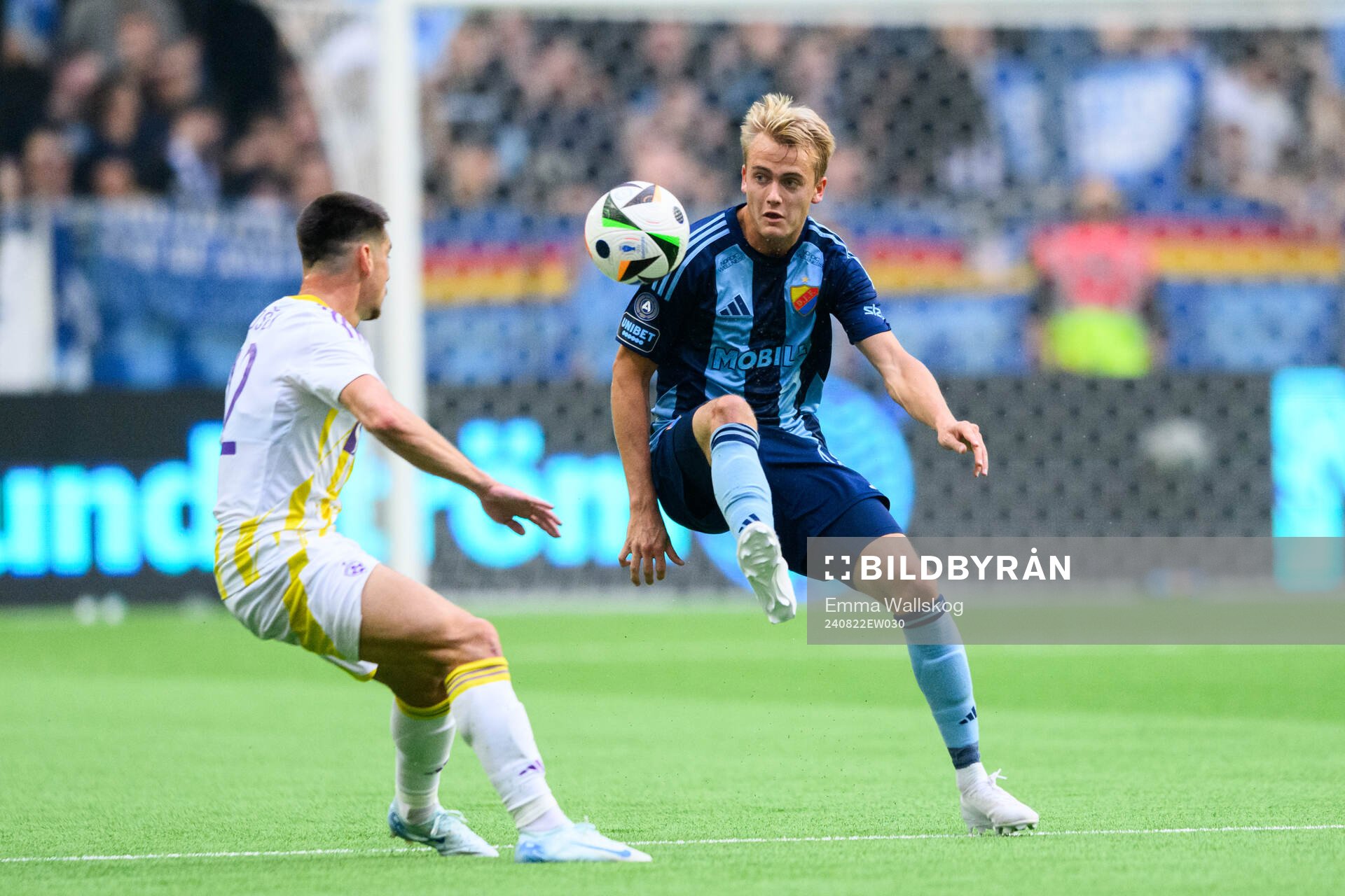 Gregor Sikosek of Maribor and Oskar Fallenius of Djurgården