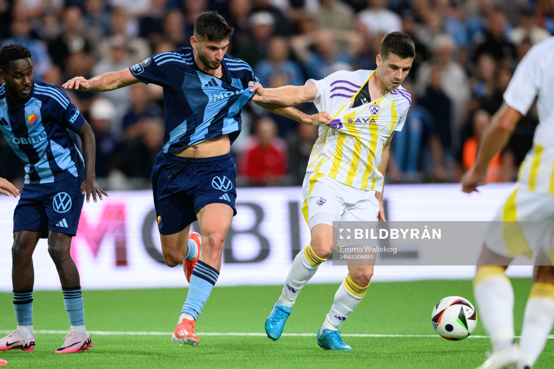 Besard Sabovic of Djurgården and Žiga Repas of Maribor