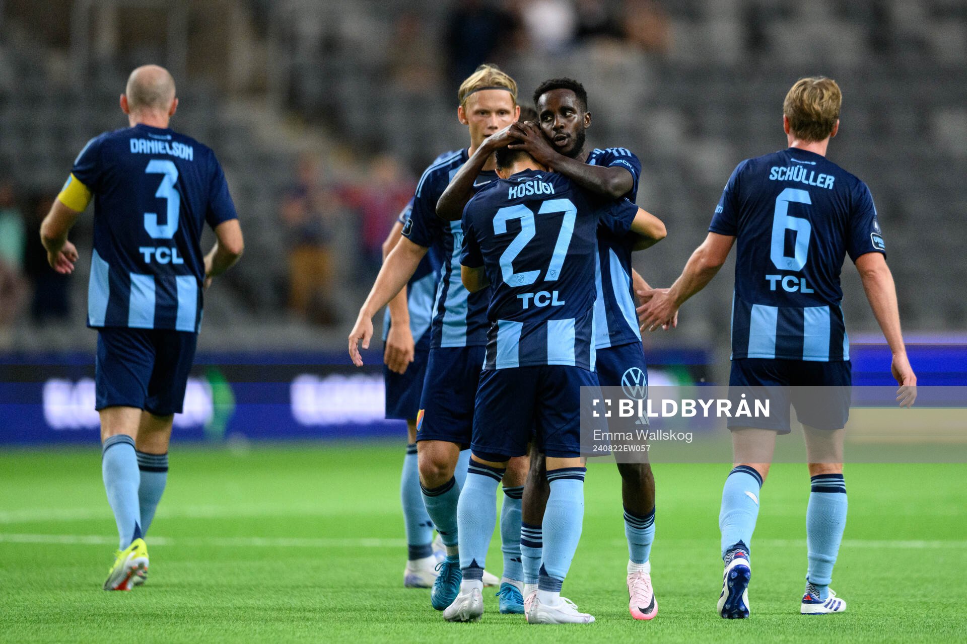 Tokmac Nguen of Djurgården celebrate