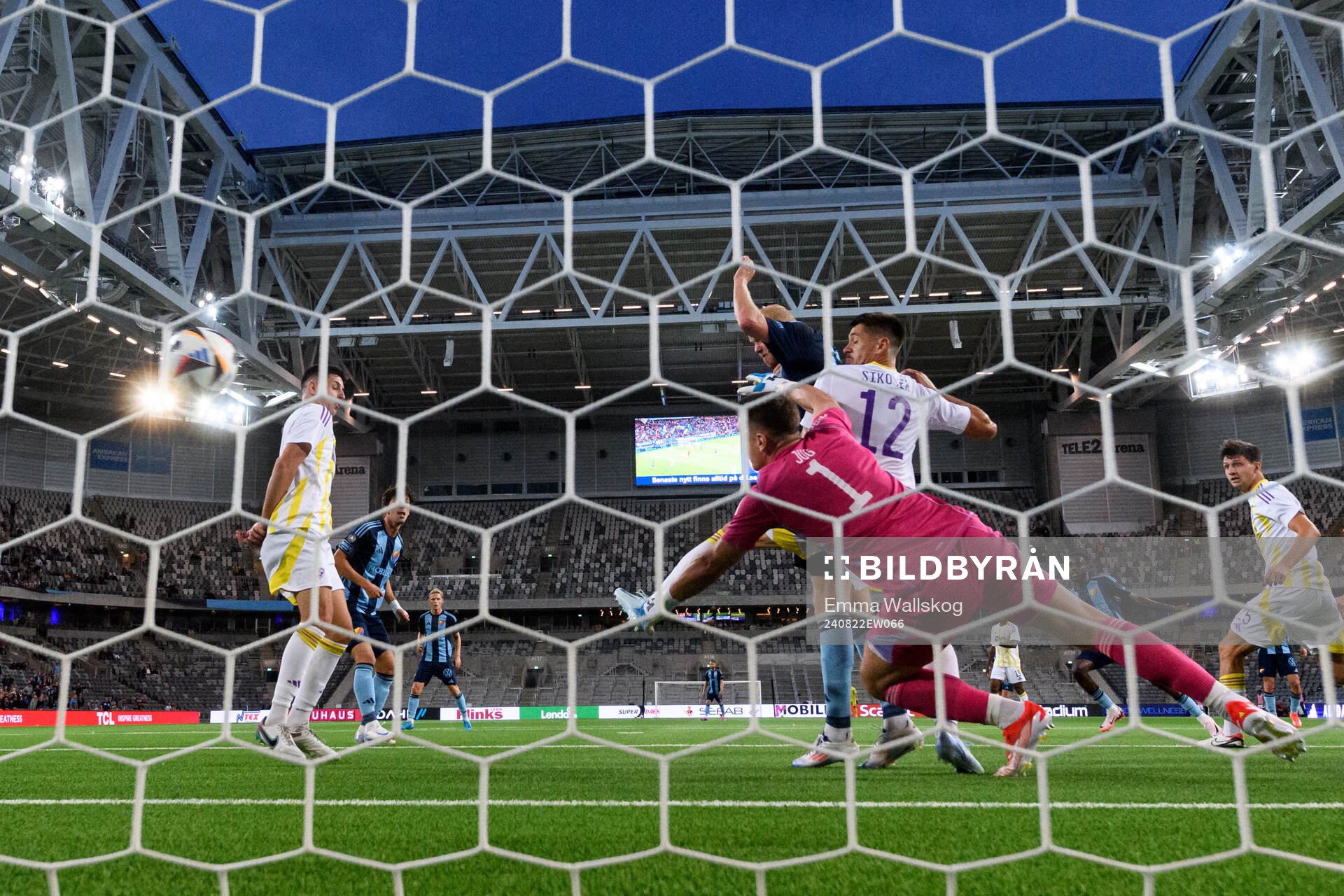 Tokmac Nguen of Djurgården scores 1-0