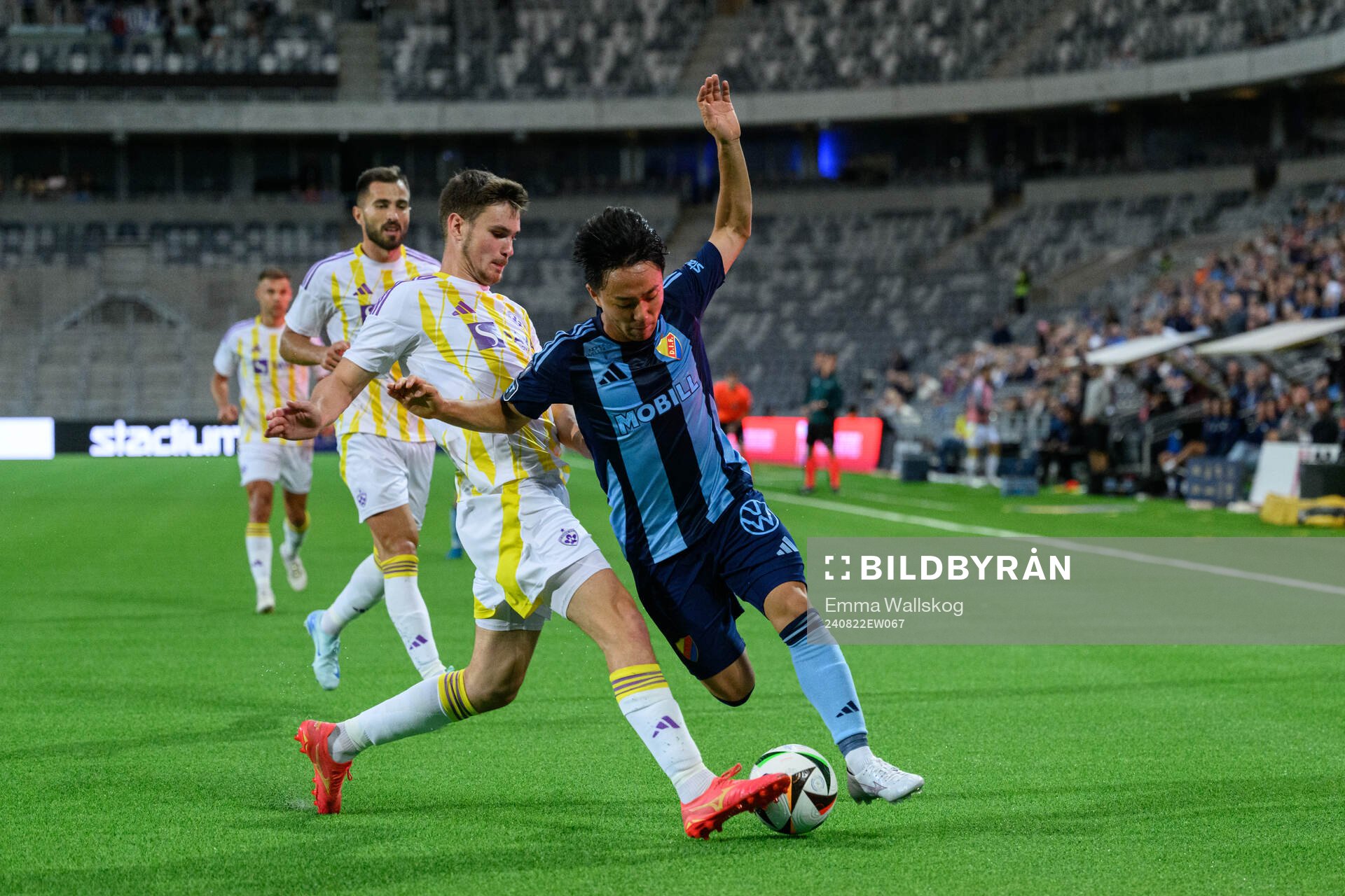 Lan Vidmar of Maribor and Keita Kosugi of Djurgården