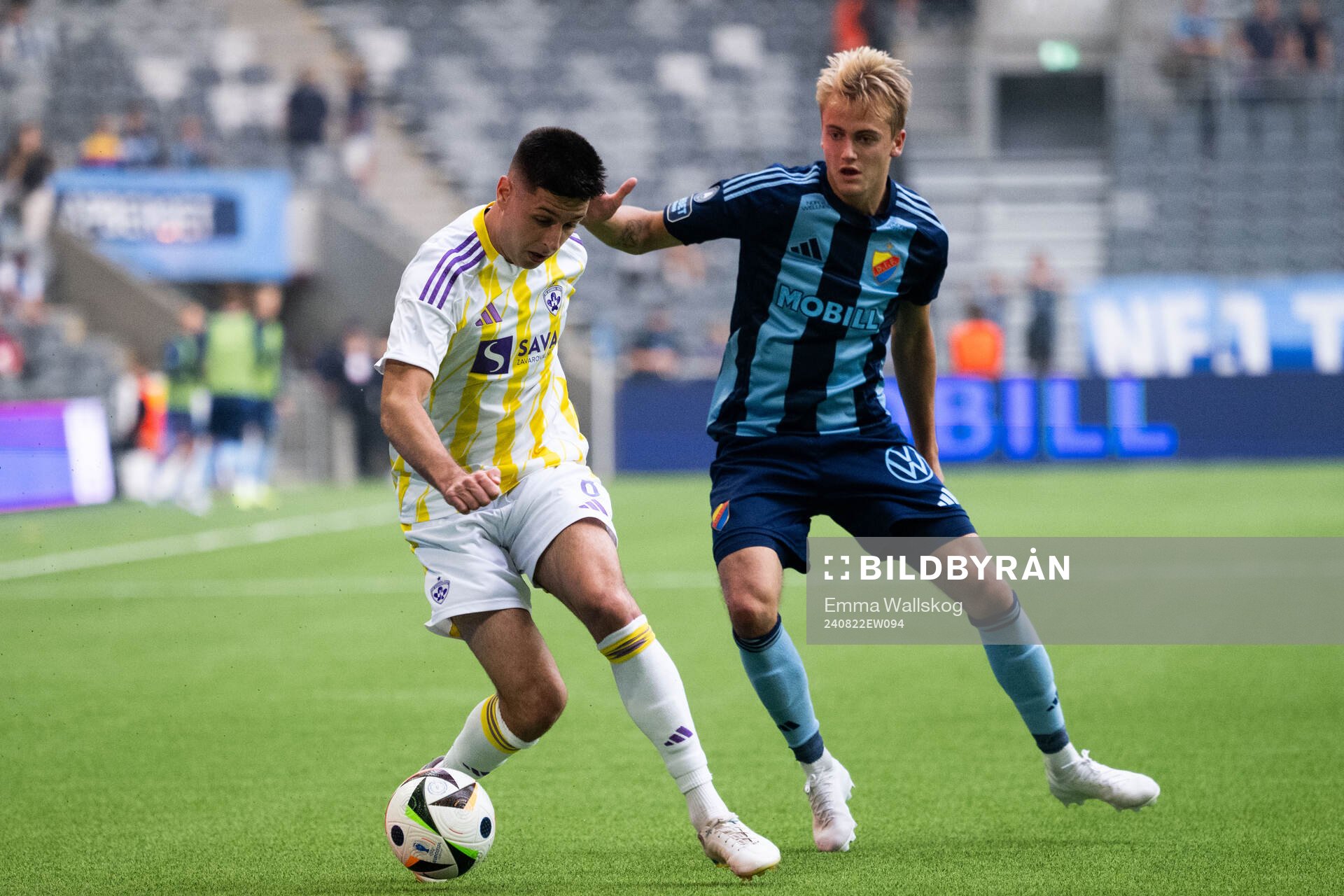 Marko Božic of Maribor and Oskar Fallenius of Djurgården
