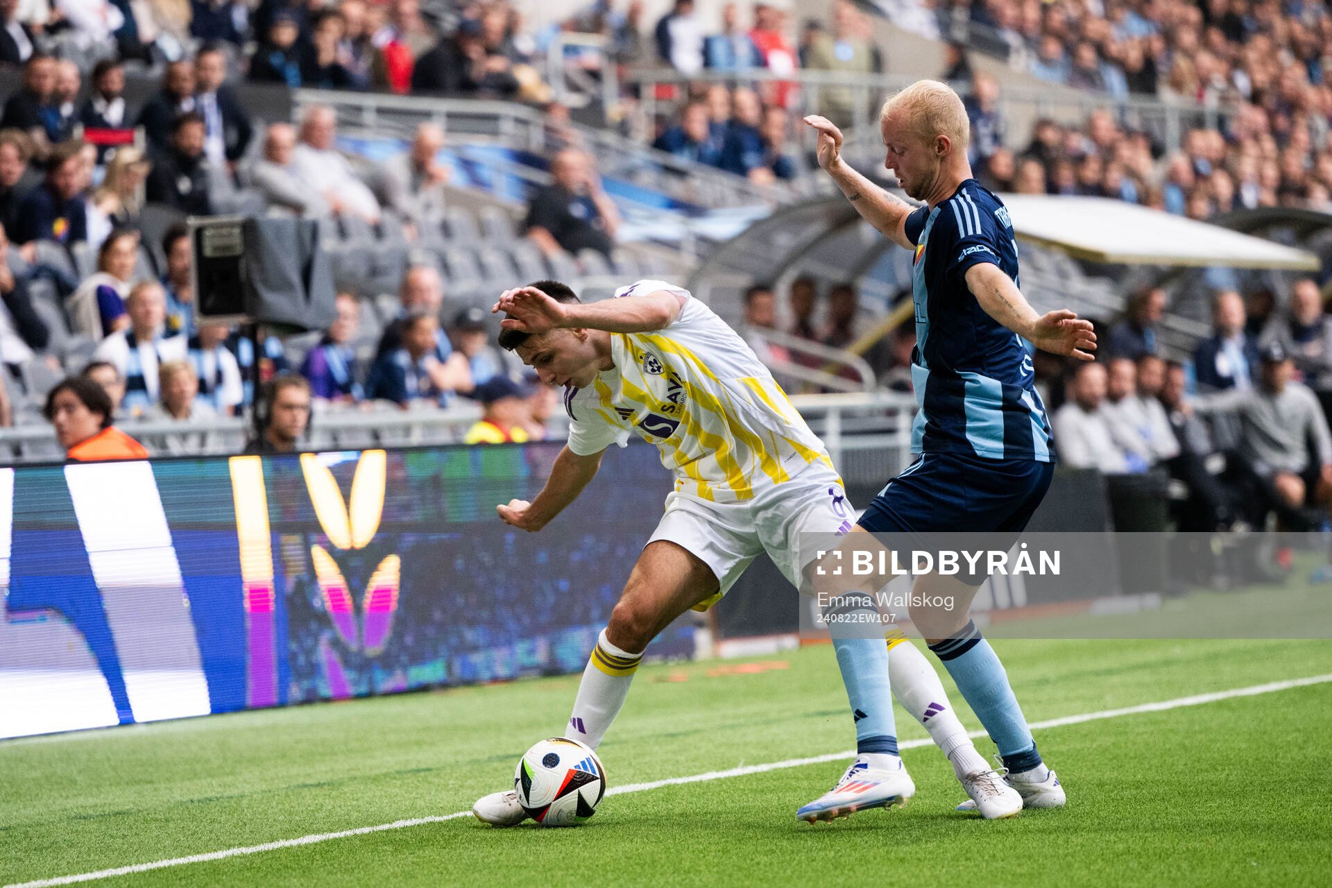 Marko Božic of Maribor and Peter Therkildsen of Djurgården