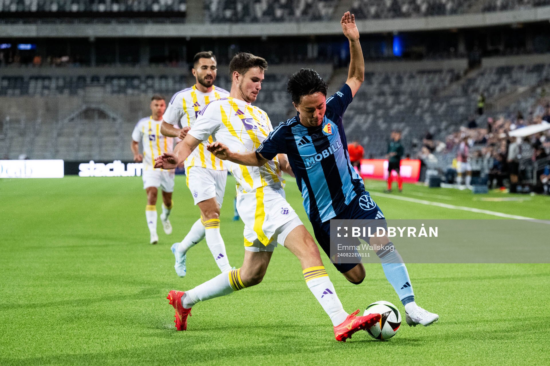 Lan Vidmar of Maribor and Keita Kosugi of Djurgården