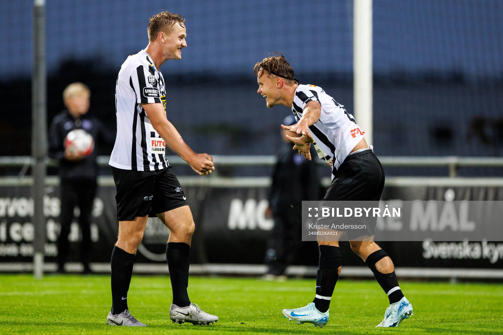 Landskronas Jesper Strid jublar med Vincent Sundberg