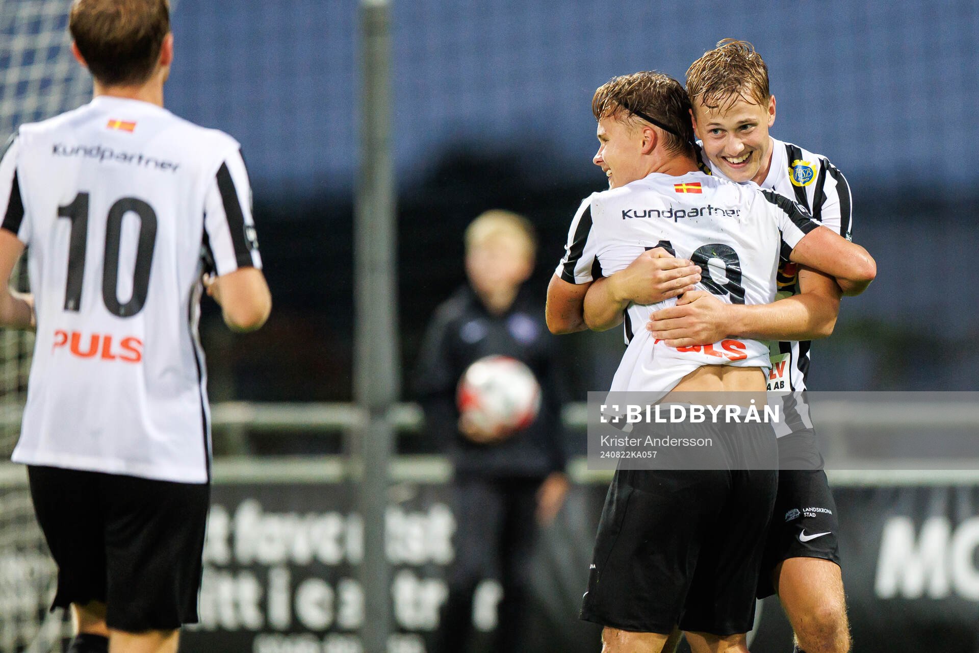 Landskronas Jesper Strid jublar med Vincent Sundberg