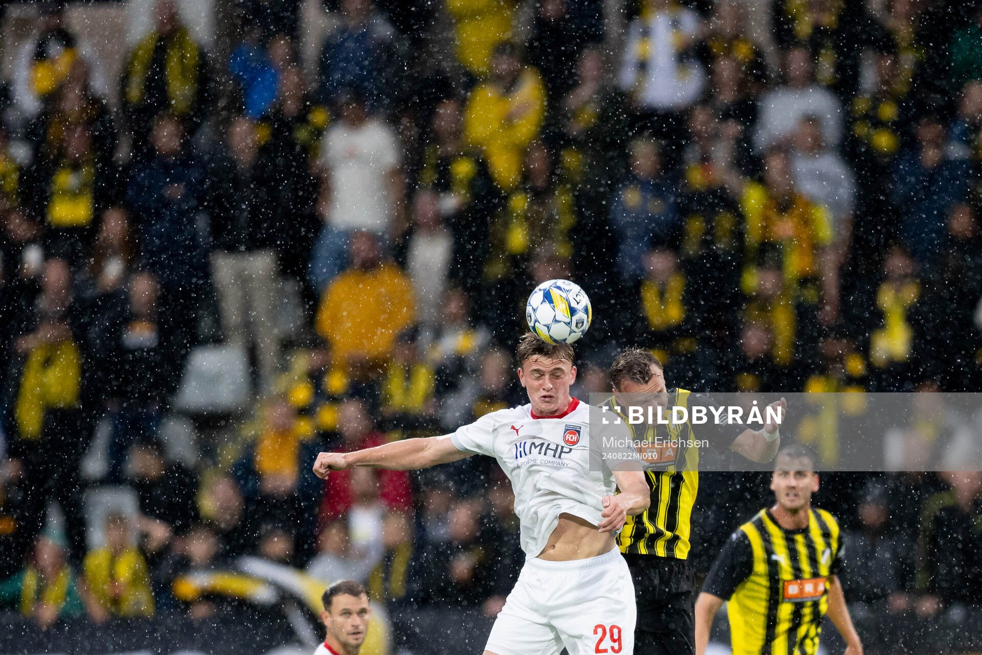 Mikkel Kaufmann of Heidenheim and Amor Layouni of Häcken
