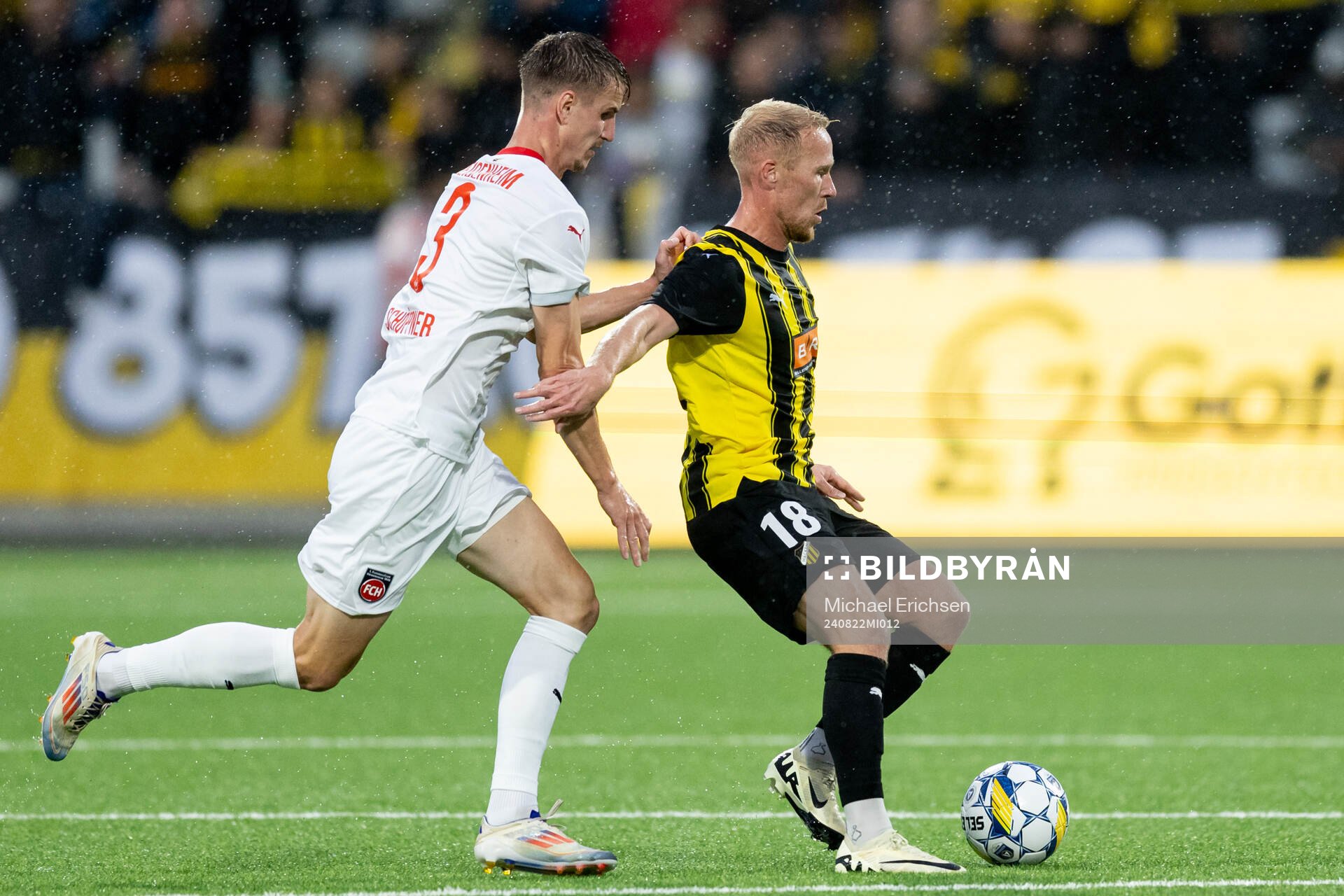 Jan Schöppner of Heidenheim and Mikkel Rygaard Jensen of