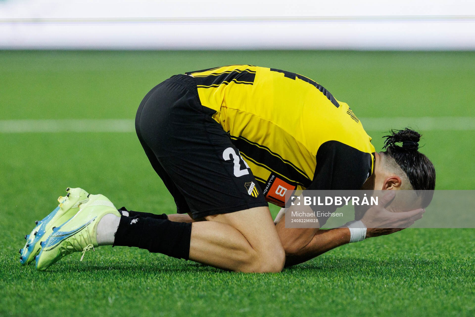 Amor Layouni of Häcken looks dejected