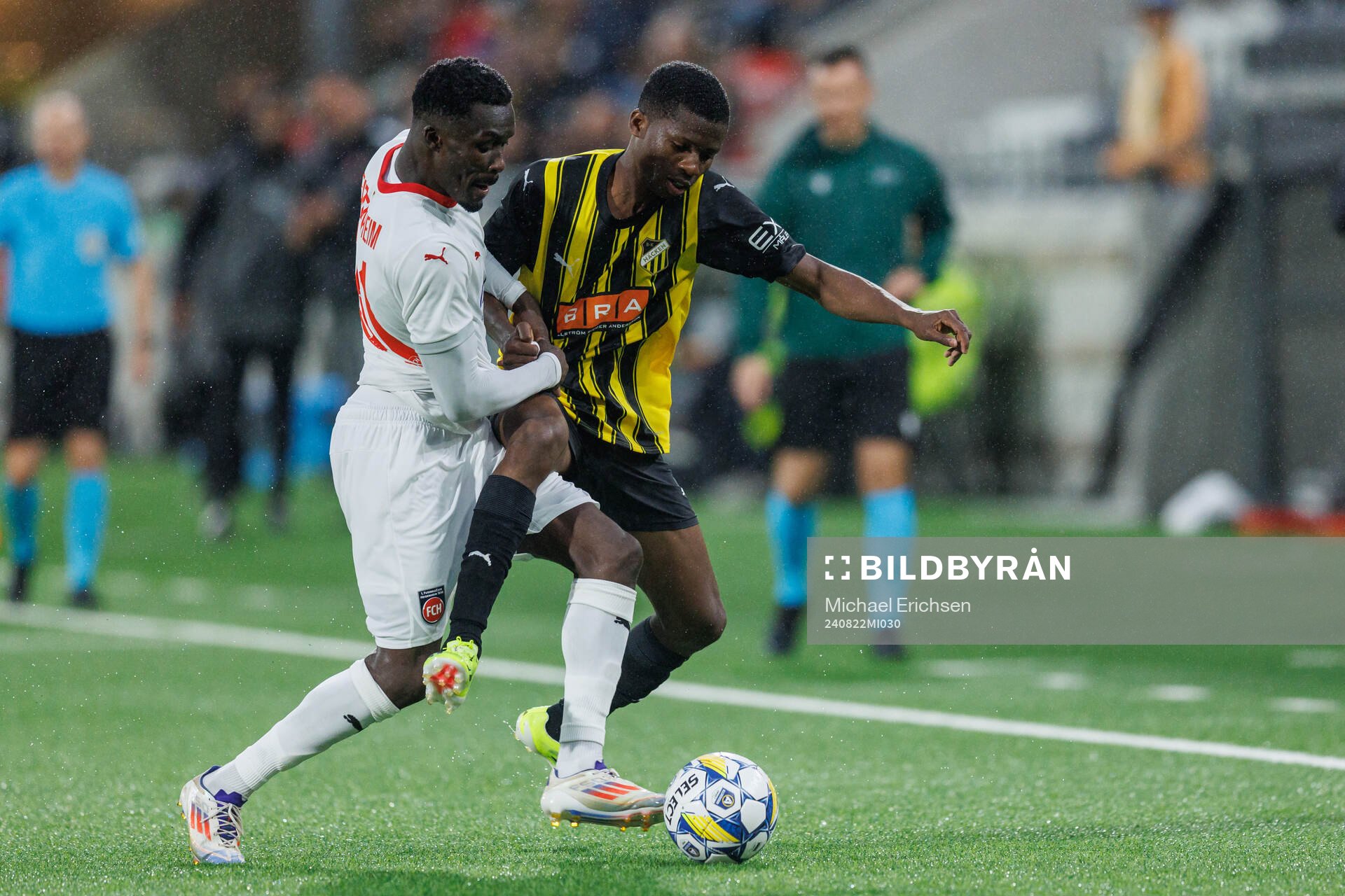 Sirlord Conteh of Heidenheim and Akoua Romeo Amane of