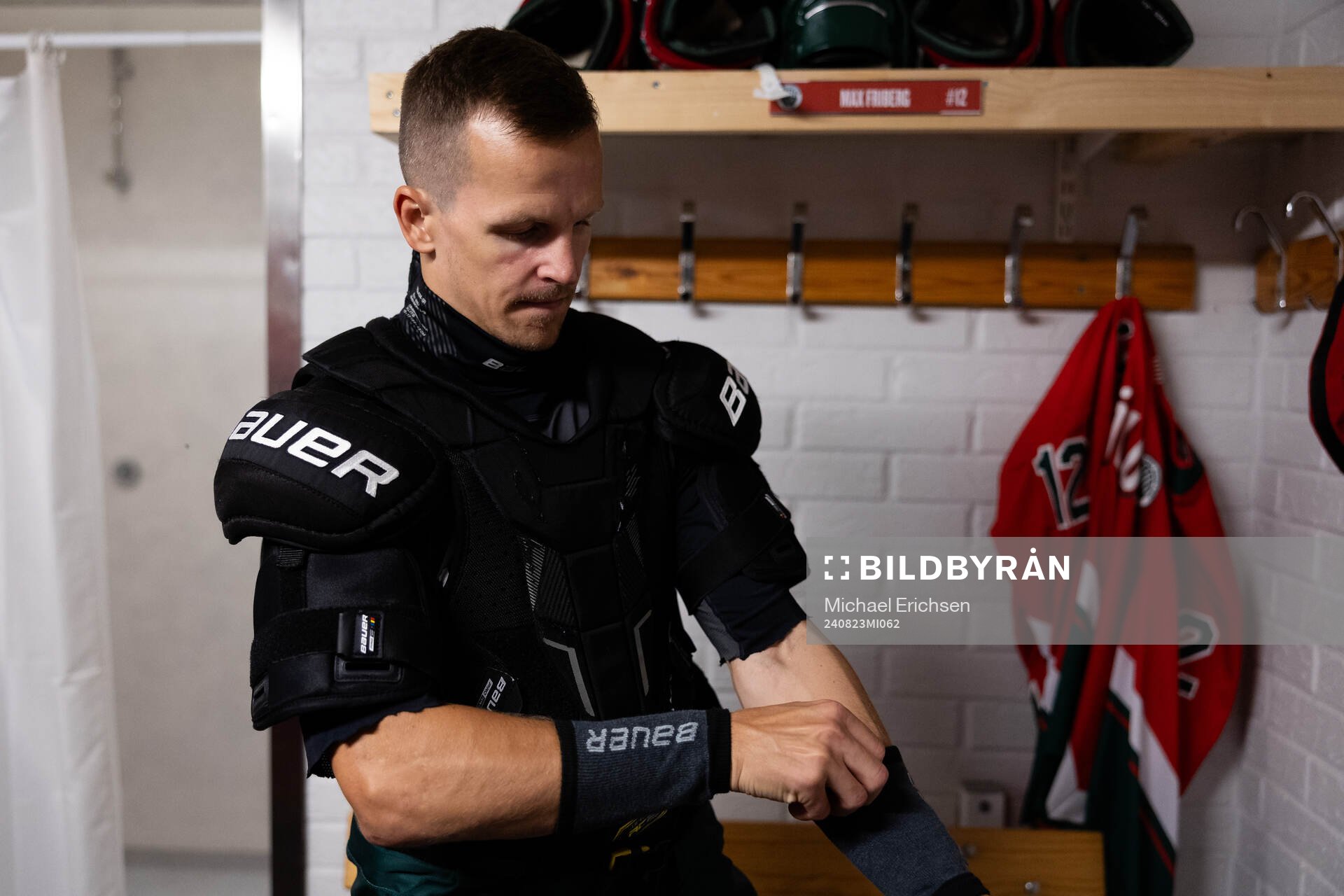 Frölundas Max Friberg innan ishockeymatchen i Strömstad