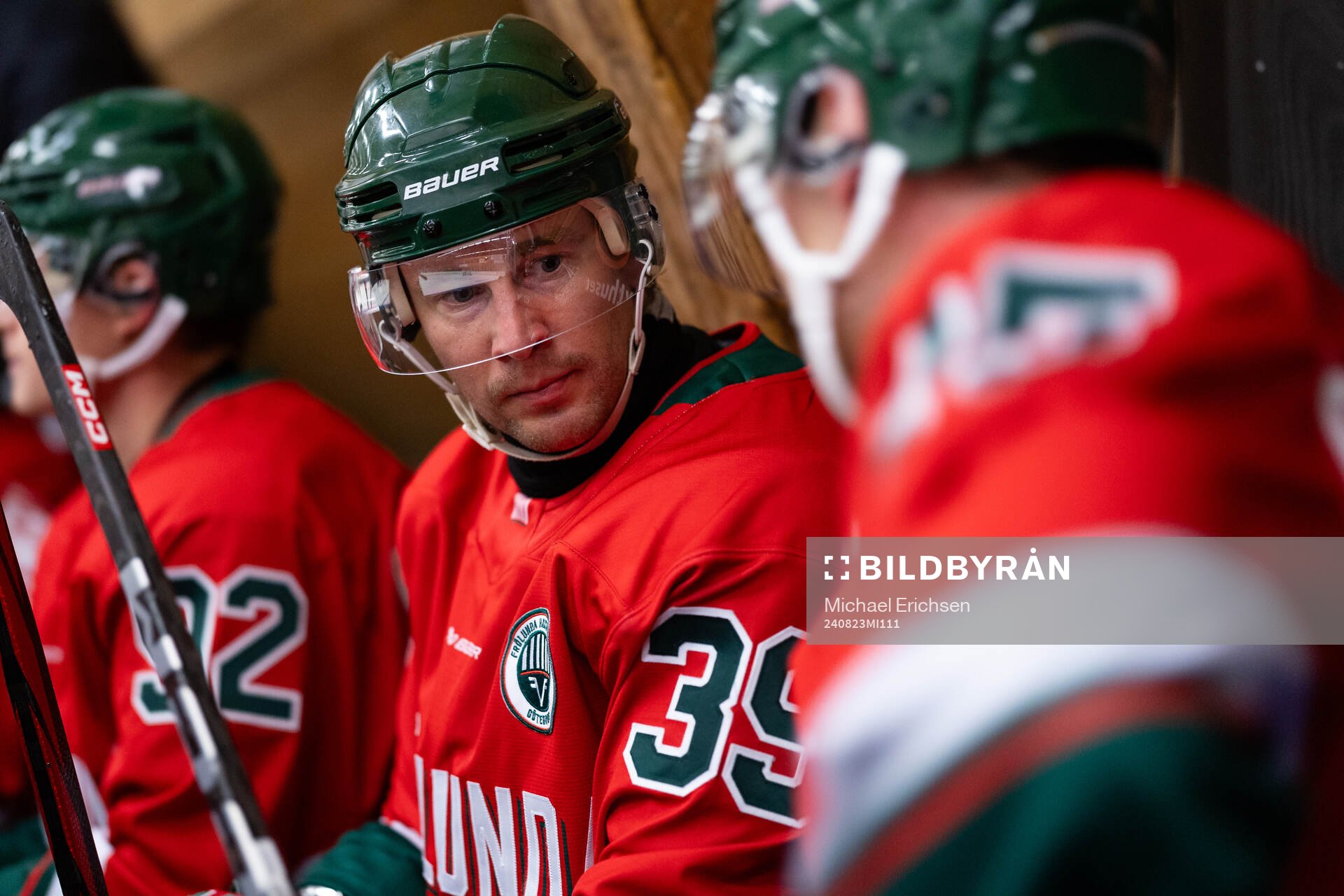 Frölundas Mikael Ruohomaa pratar med Arttu Ruotsalainen