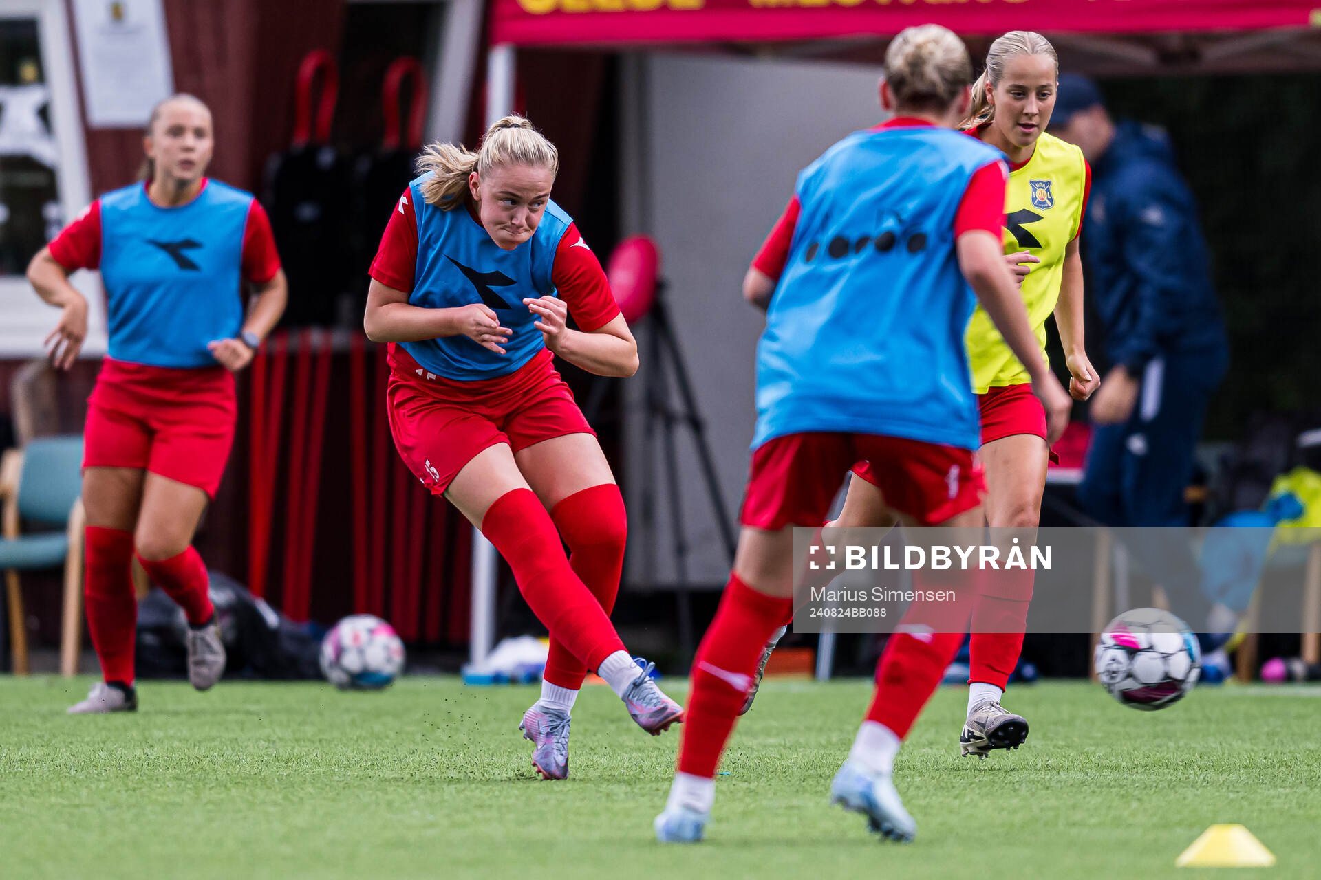 Mia Hambro Svendsen of Røa warms up ahead of the Toppserien football match between Røa and Åsane on August 24, 2024 in Oslo.