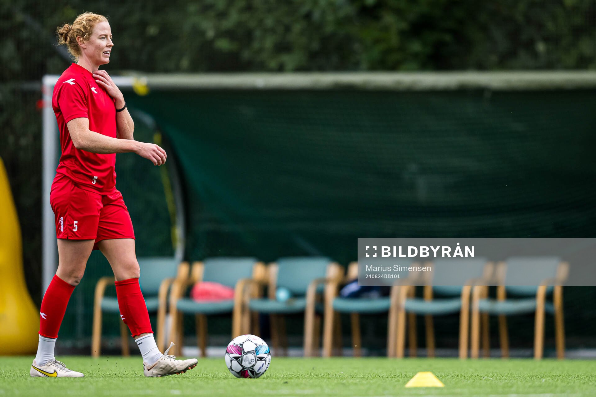 Sara Lilly Marianne Nordin of Røa warms up