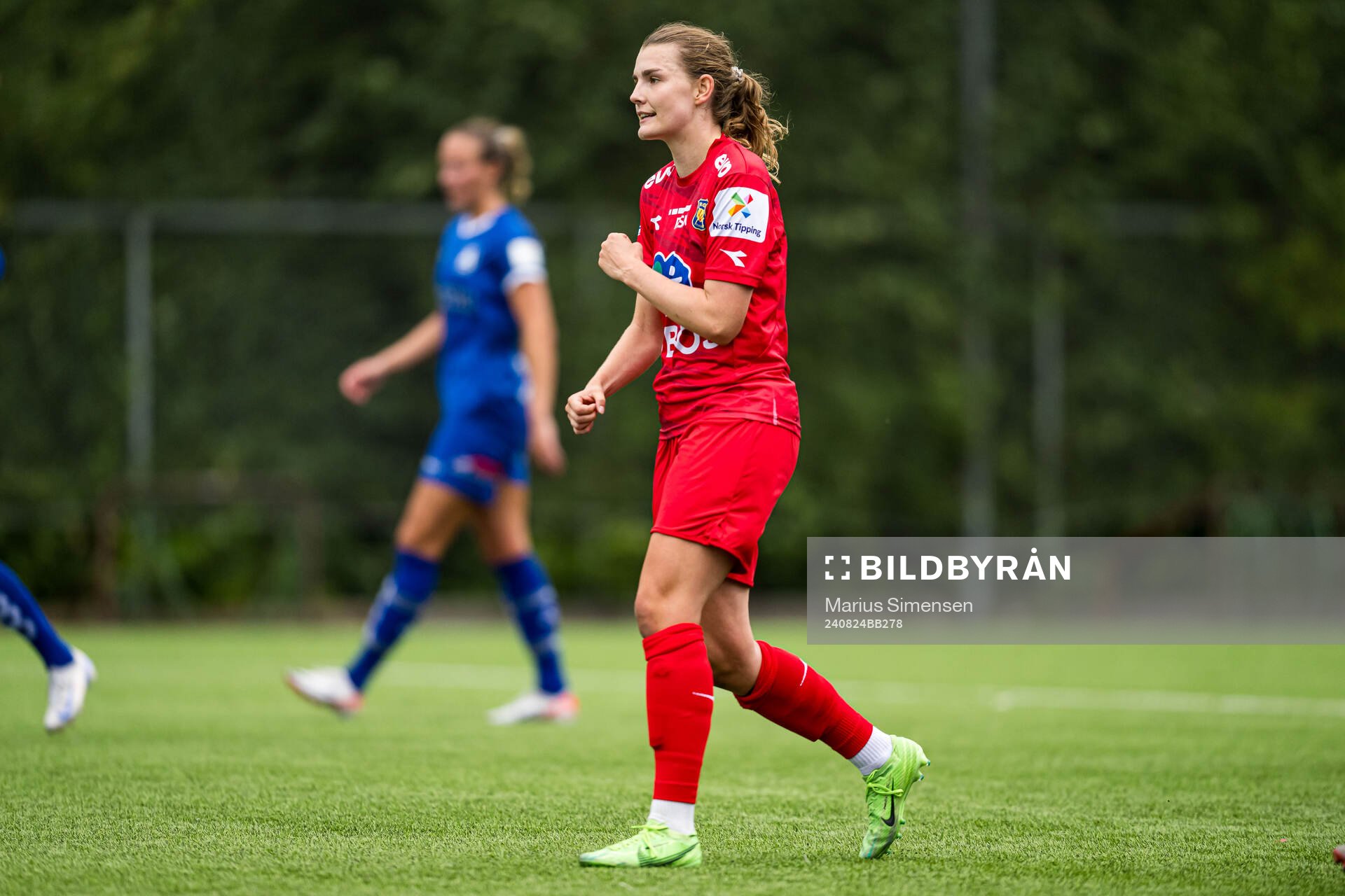 Julie Elise Hoff Klæboe of Røa celebrates
