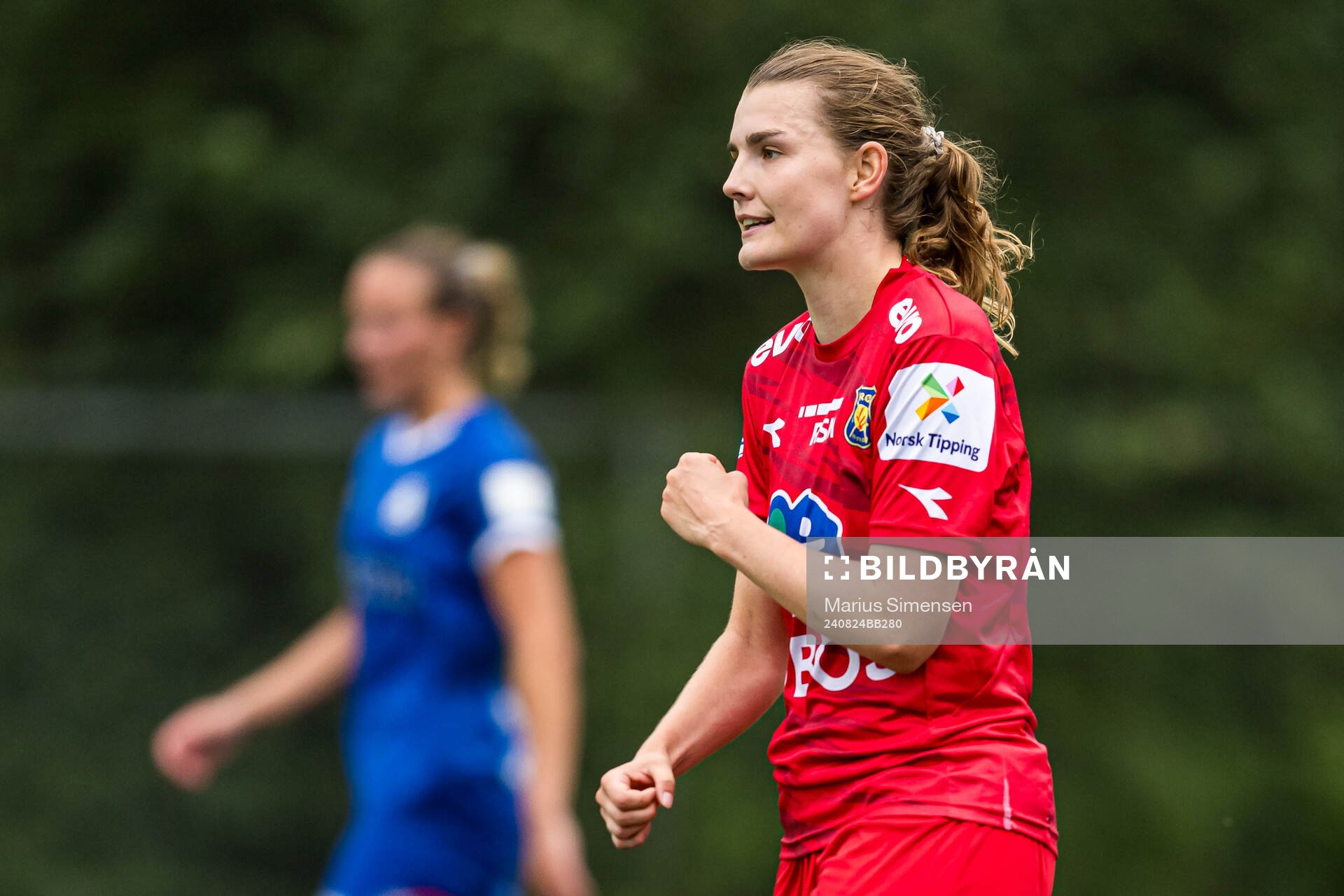 Julie Elise Hoff Klæboe of Røa celebrates
