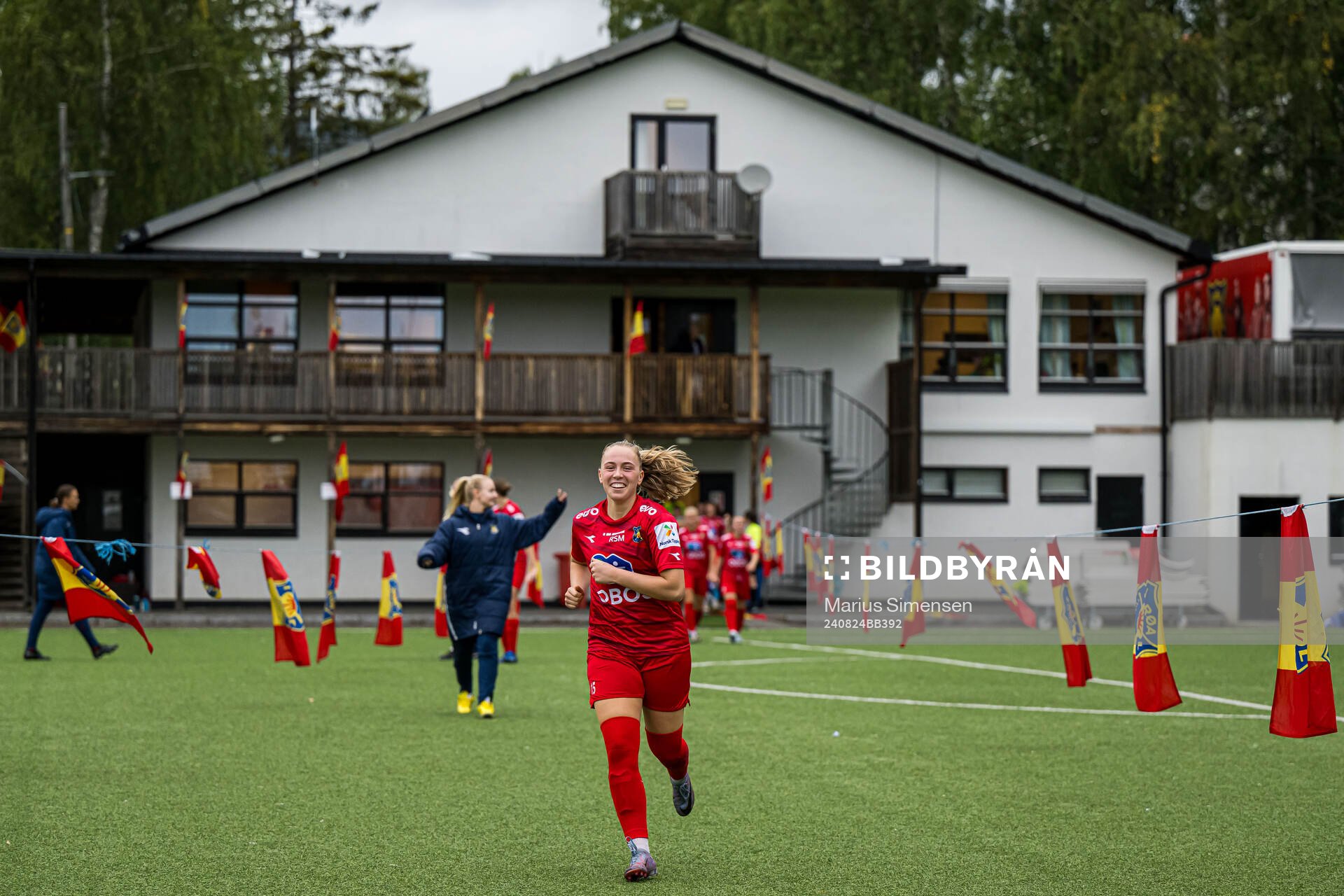 Mia Hambro Svendsen of Røa at half-time break