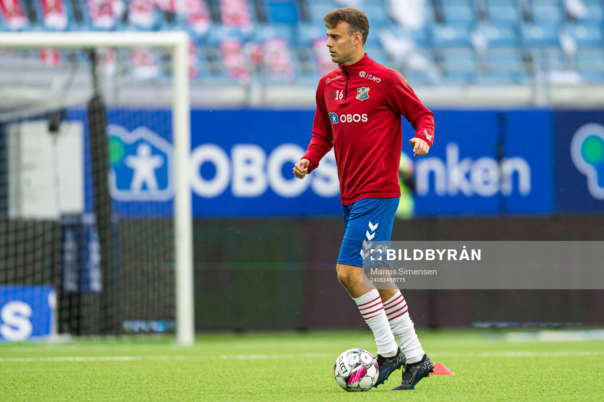 Adrian Berntsen of Lyn warms up