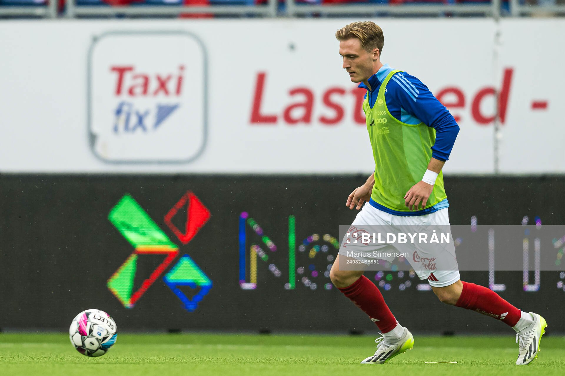 Christian Borchgrevink of Vålerenga warms up