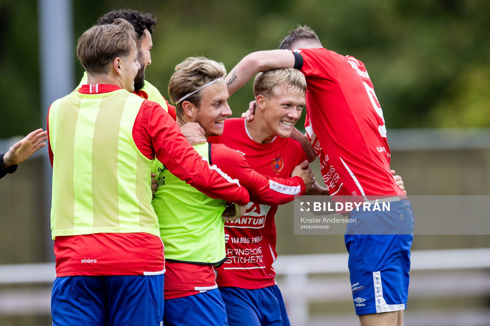 Varbergs Melwin Dahlin jublar med laget