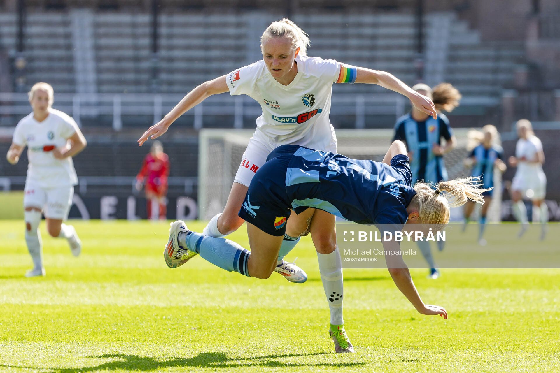 Växjö DFFs Emma Pennsäter och Djurgårdens Stinalisa