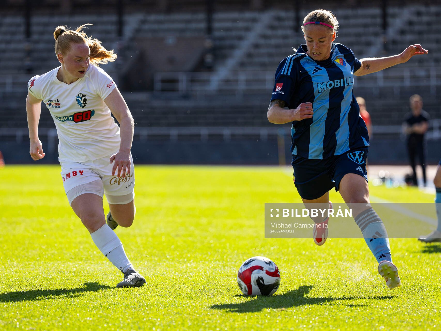 Djurgårdens Therese Åsland och Växjö DFFs Thordis Elva