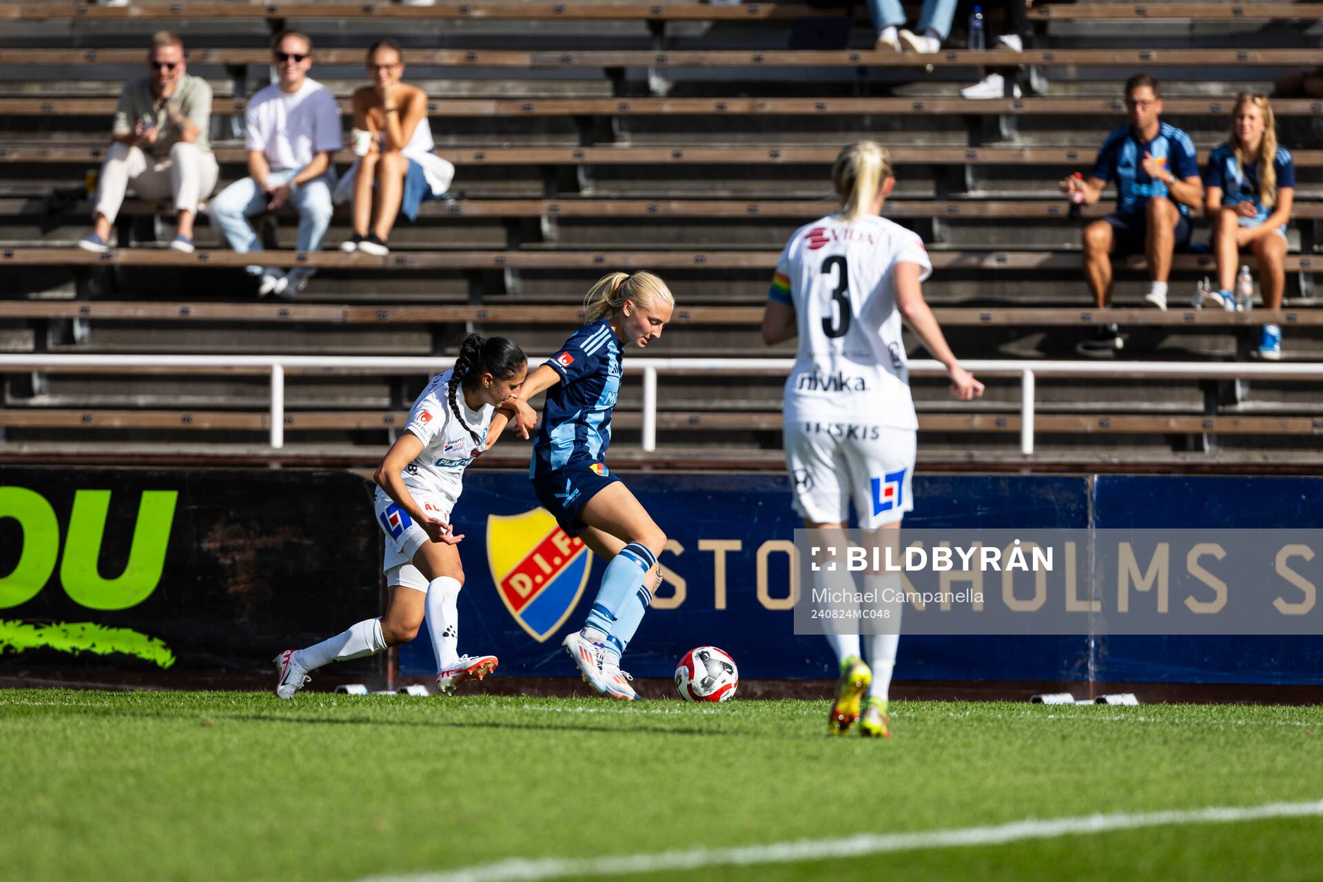 Djurgårdens Stinalisa Johansson och Växjö DFFs Nesrin