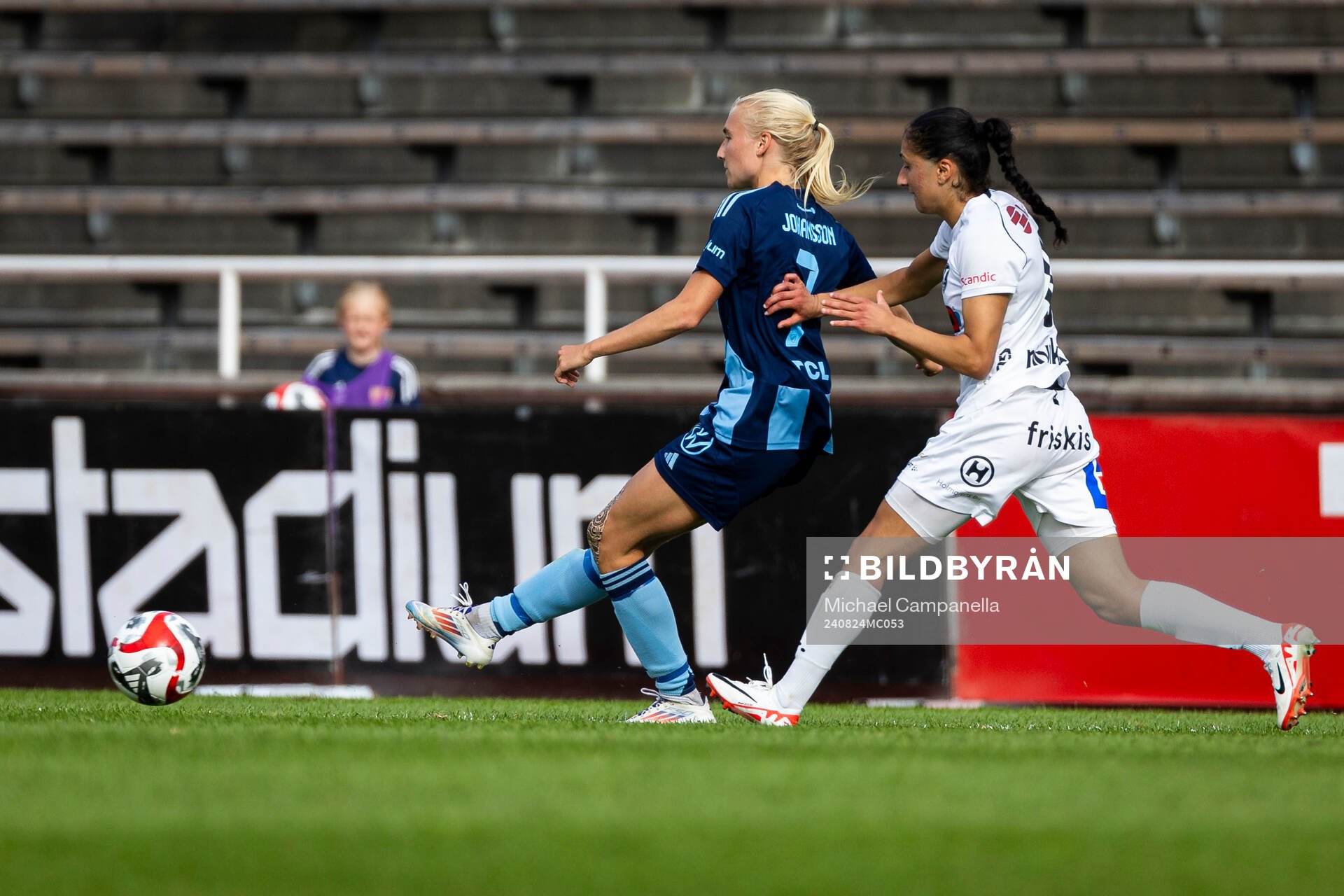 Djurgårdens Stinalisa Johansson och Växjö DFFs Nesrin