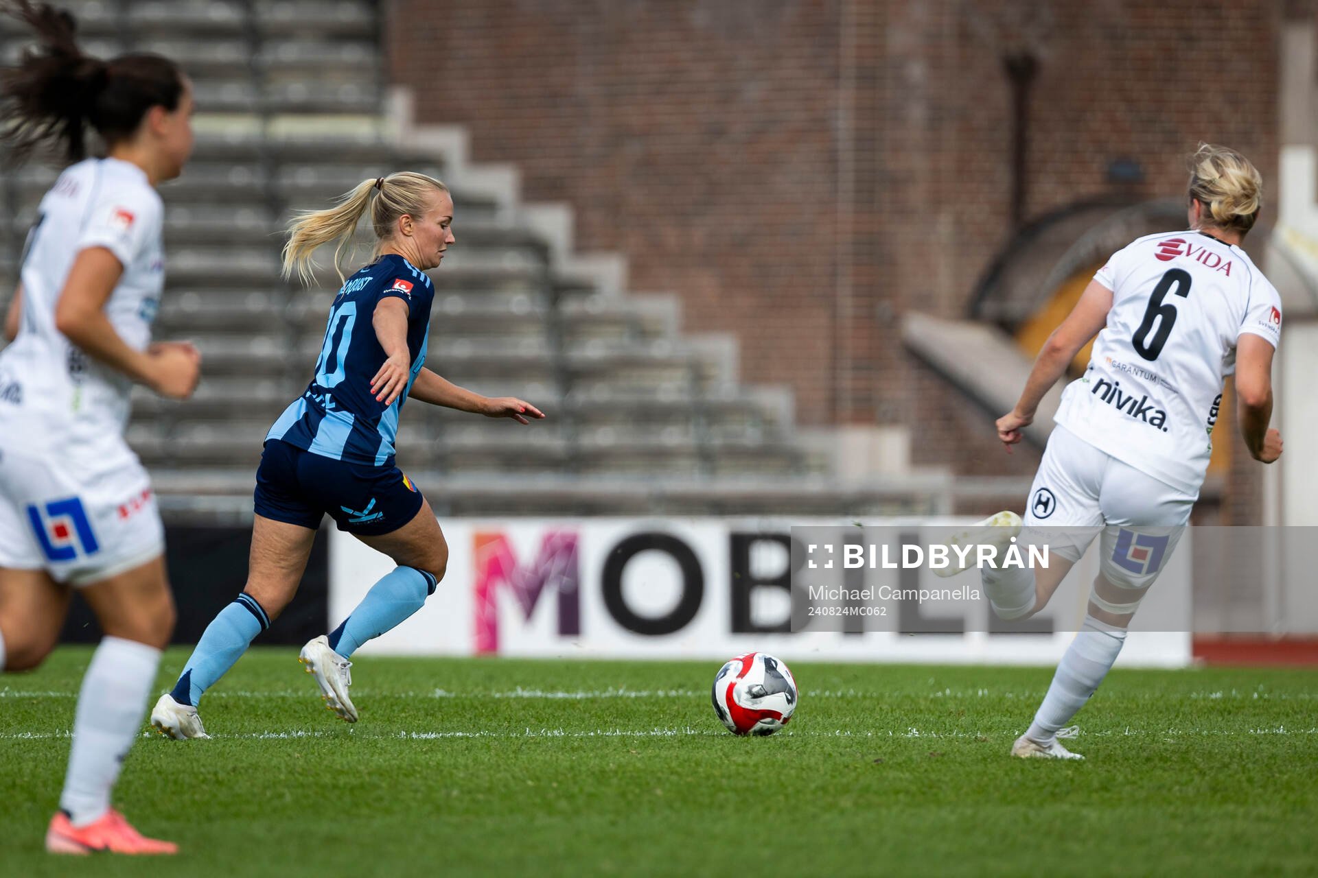 Djurgårdens Tove Almqvist under fotbollsmatchen i Damallsvenskan mellan Djurgården och Växjö DFF den 24 augusti 2024 i Stockholm. 