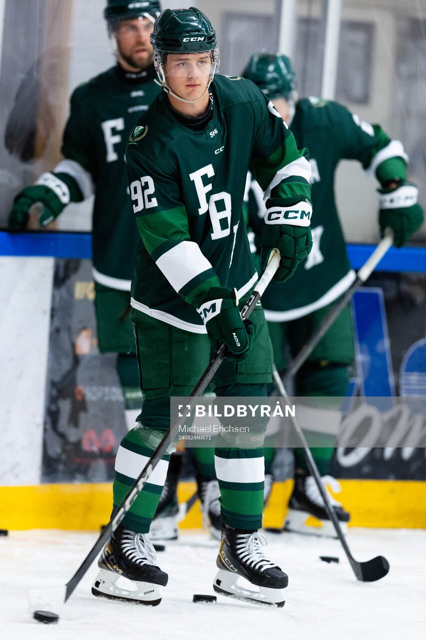 Färjestads Lucas Forsell innan ishockeymatchen i
