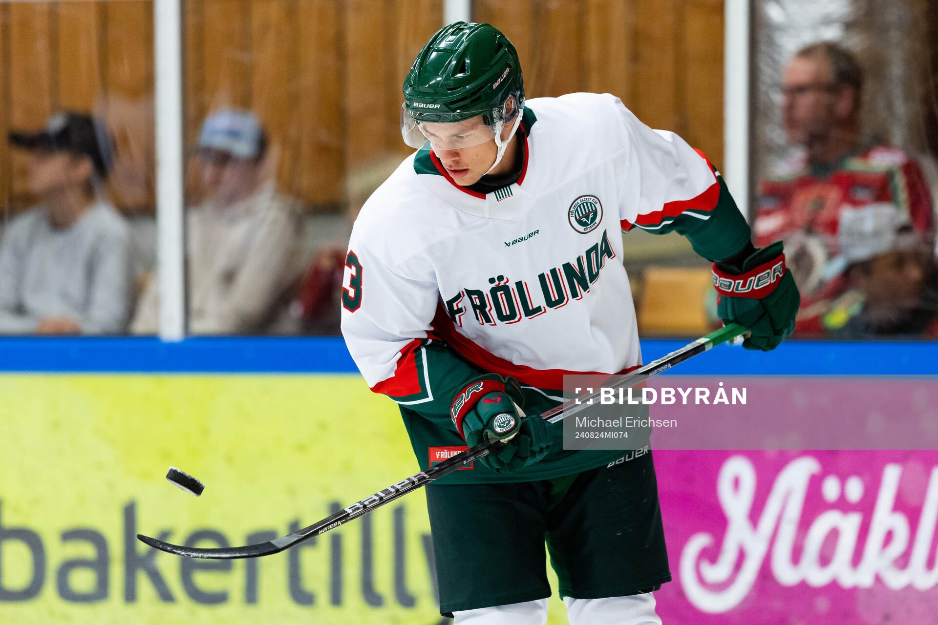 Frölundas Albin Sundin innan ishockeymatchen i Strömstad