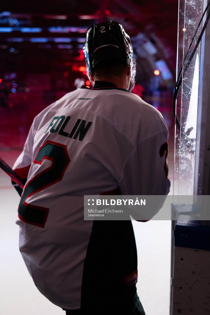 Frölundas Christian Folin innan ishockeymatchen i