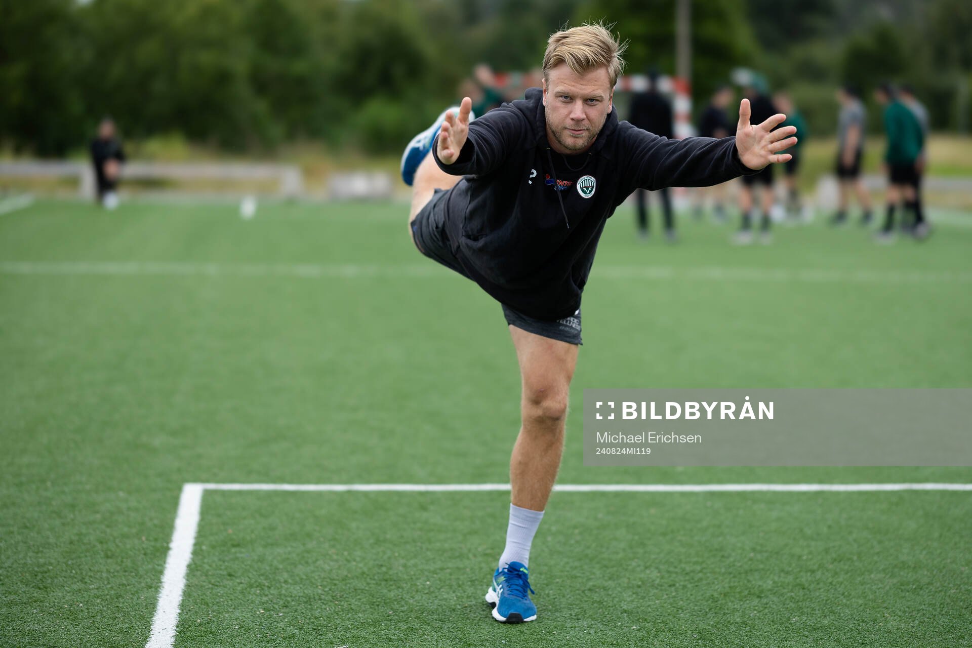 Frölundas Christian Folin värmer upp innan