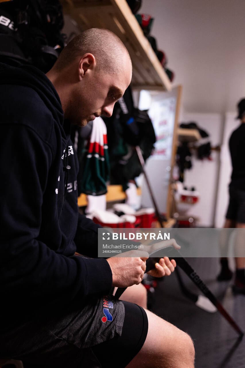 Frölundas Linus Högberg innan ishockeymatchen i