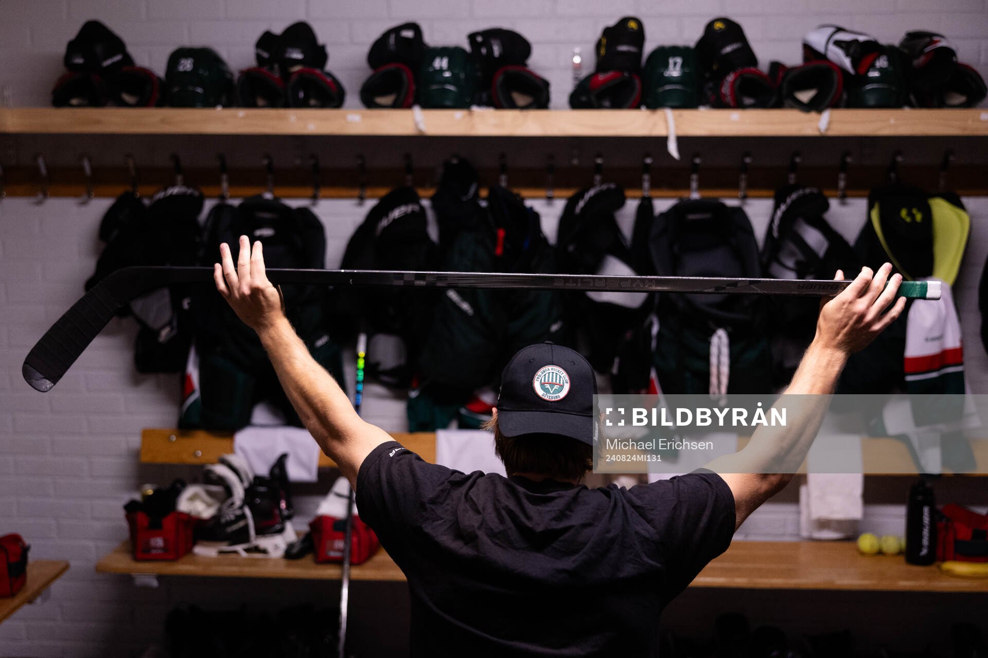 Frölundas Erik Thorell innan ishockeymatchen i Strömstad