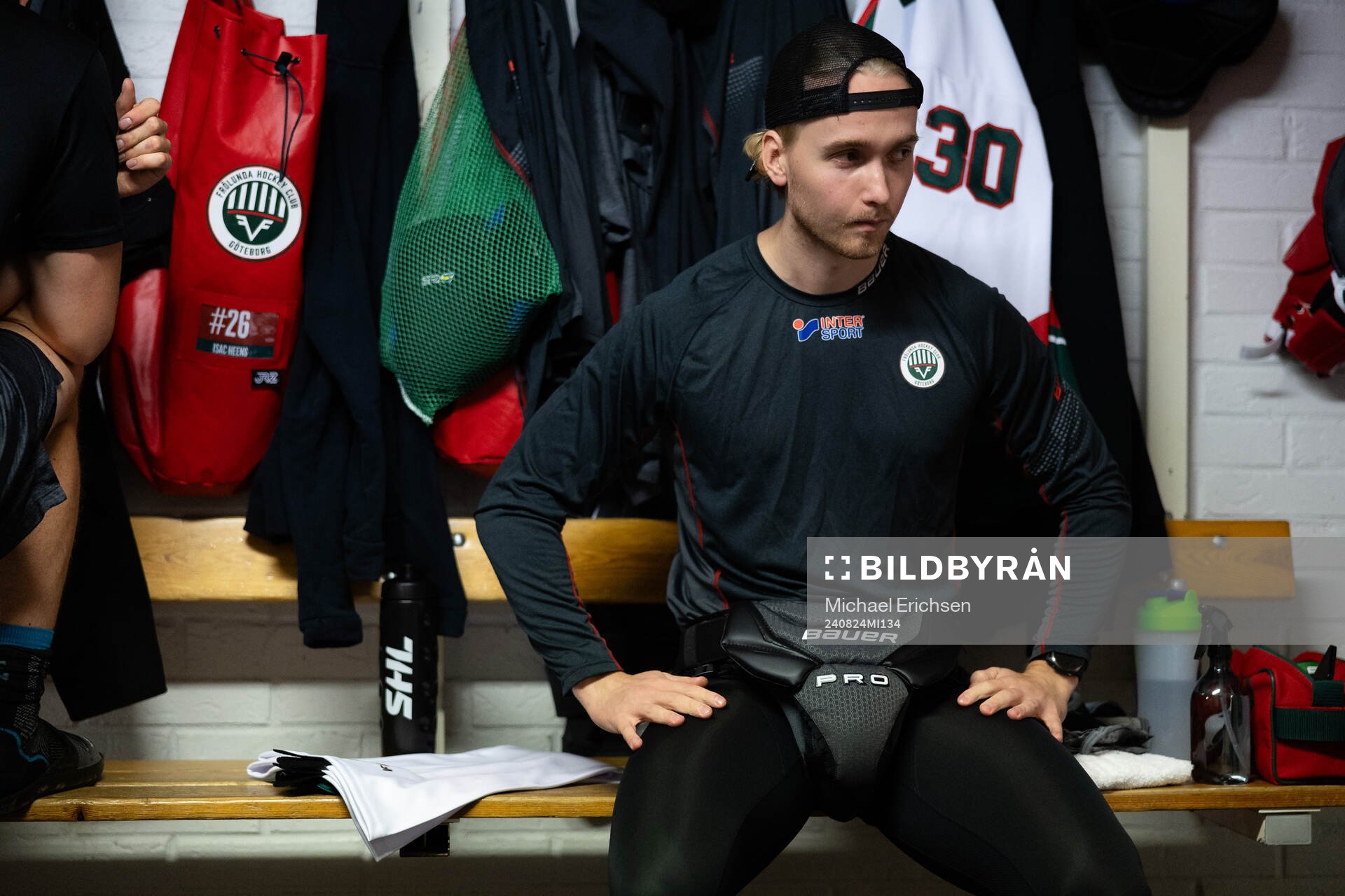 Frölundas målvakt Tobias Normann innan ishockeymatchen i