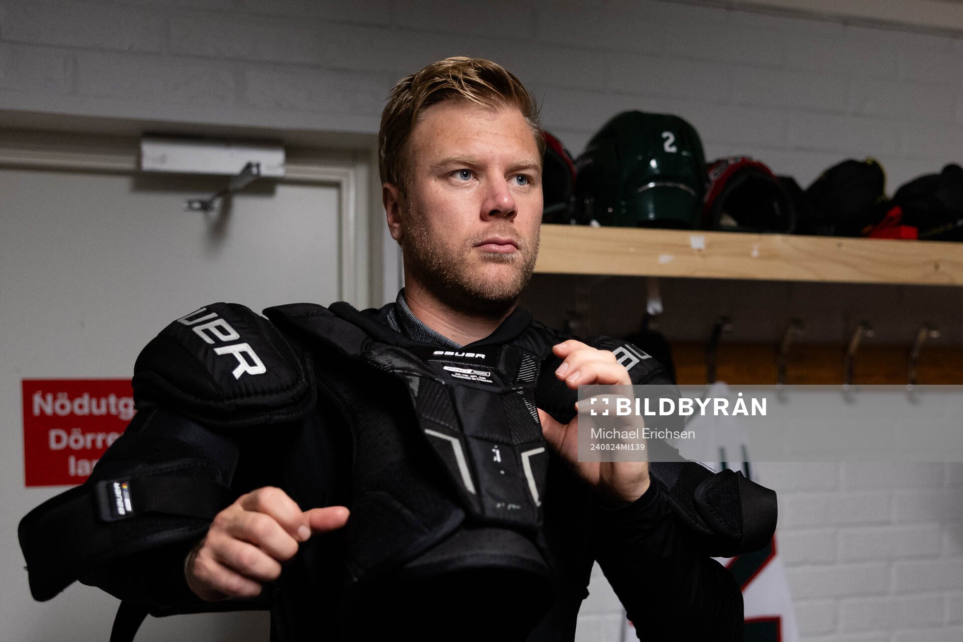 Frölundas Christian Folin innan ishockeymatchen i